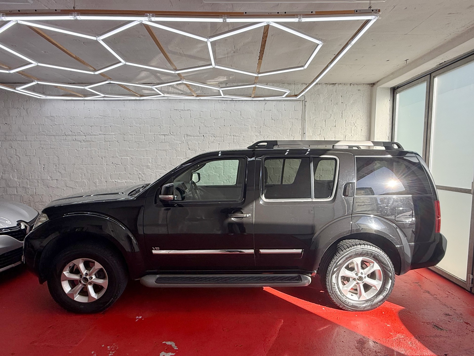 NISSAN Pathfinder 3.0 dCi LE Automatic-showroom-element-2