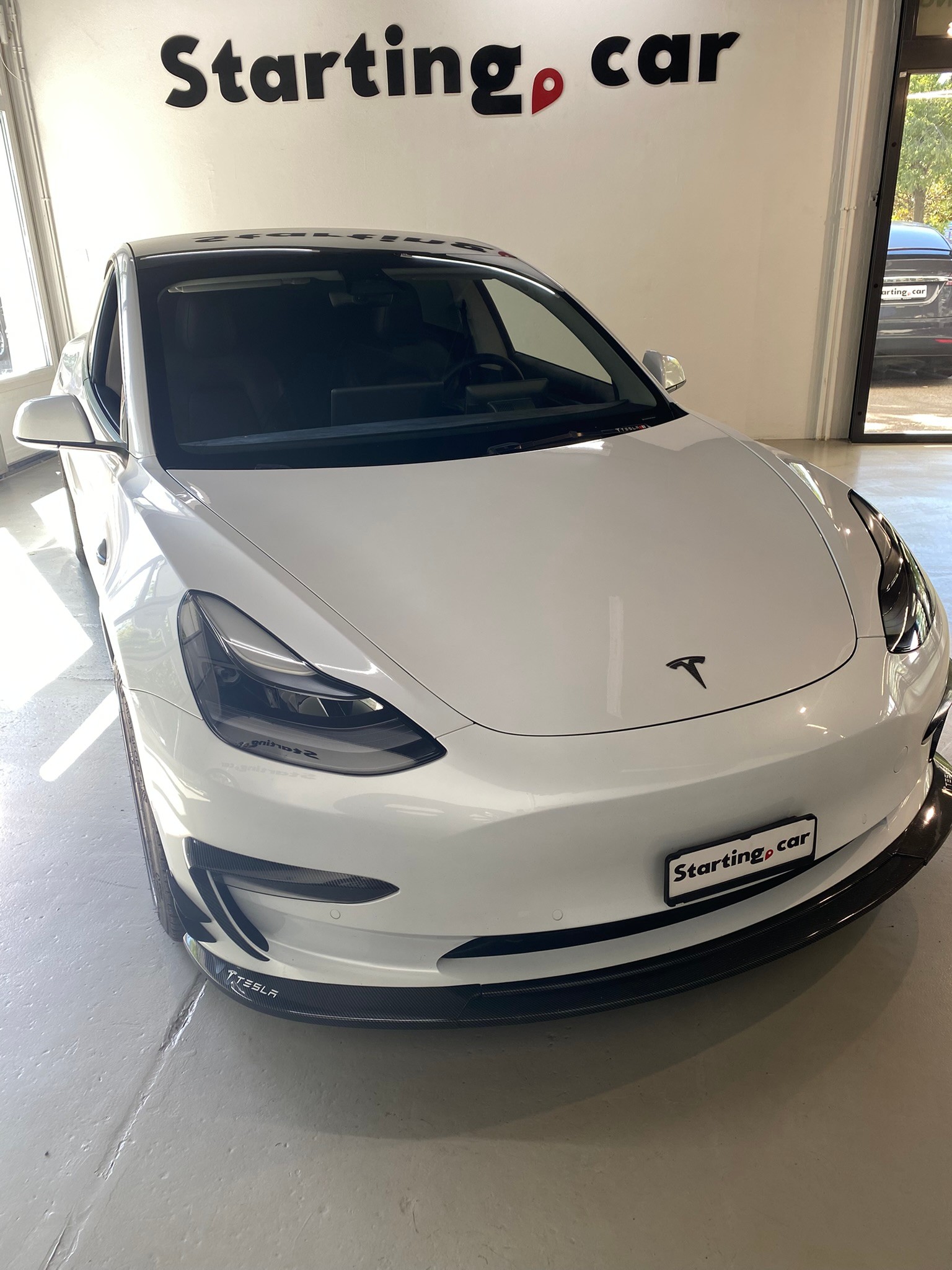TESLA Model 3 Long Range Dual Motor AWD-showroom-element-3