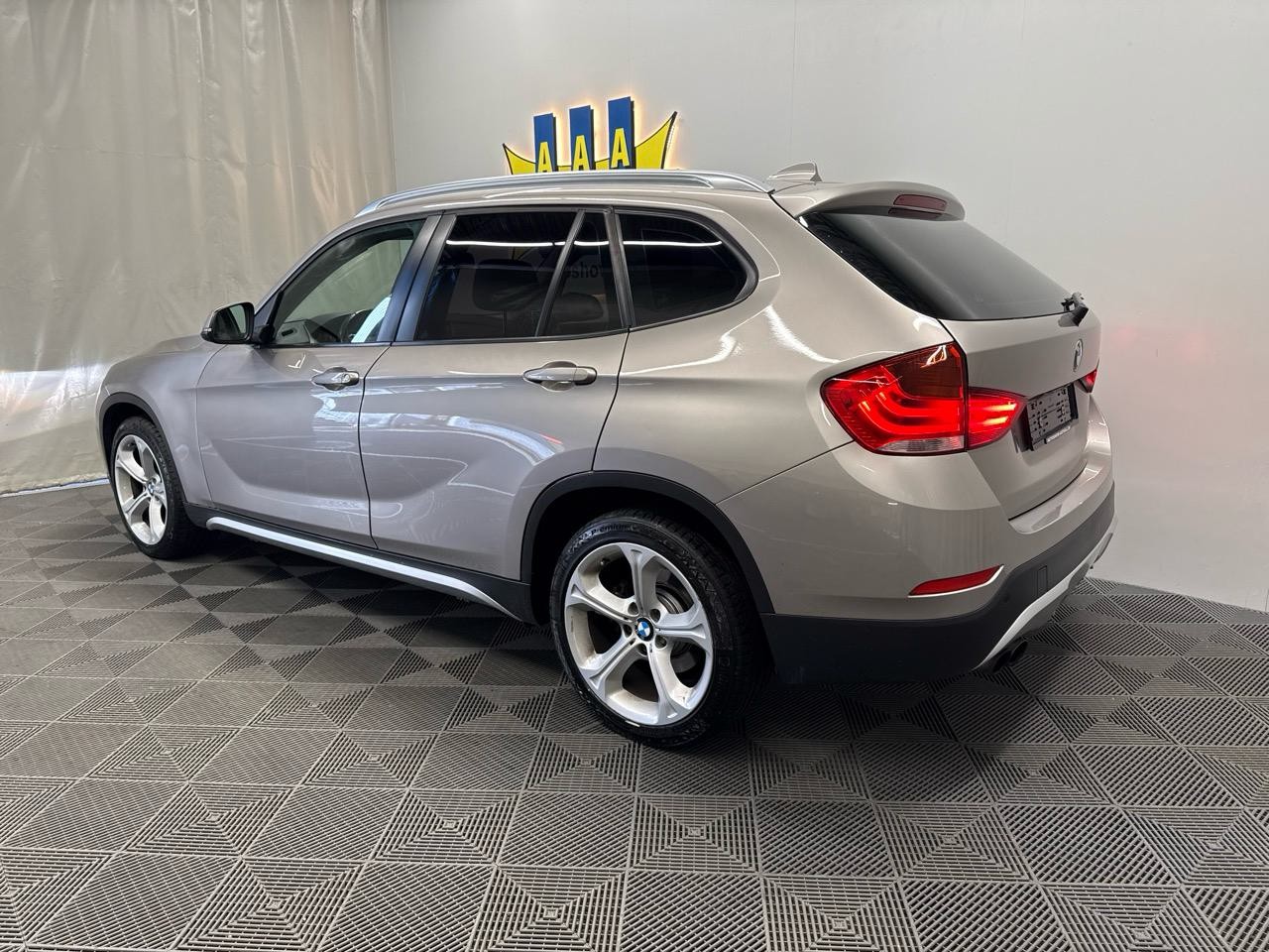 BMW X1 xDrive 28i Steptronic-showroom-element-1
