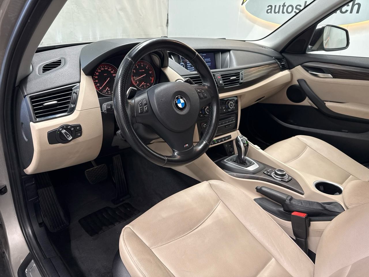 BMW X1 xDrive 28i Steptronic-showroom-element-2