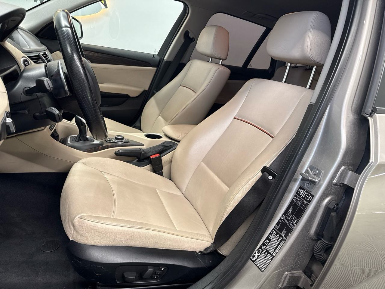 BMW X1 xDrive 28i Steptronic-showroom-element-3