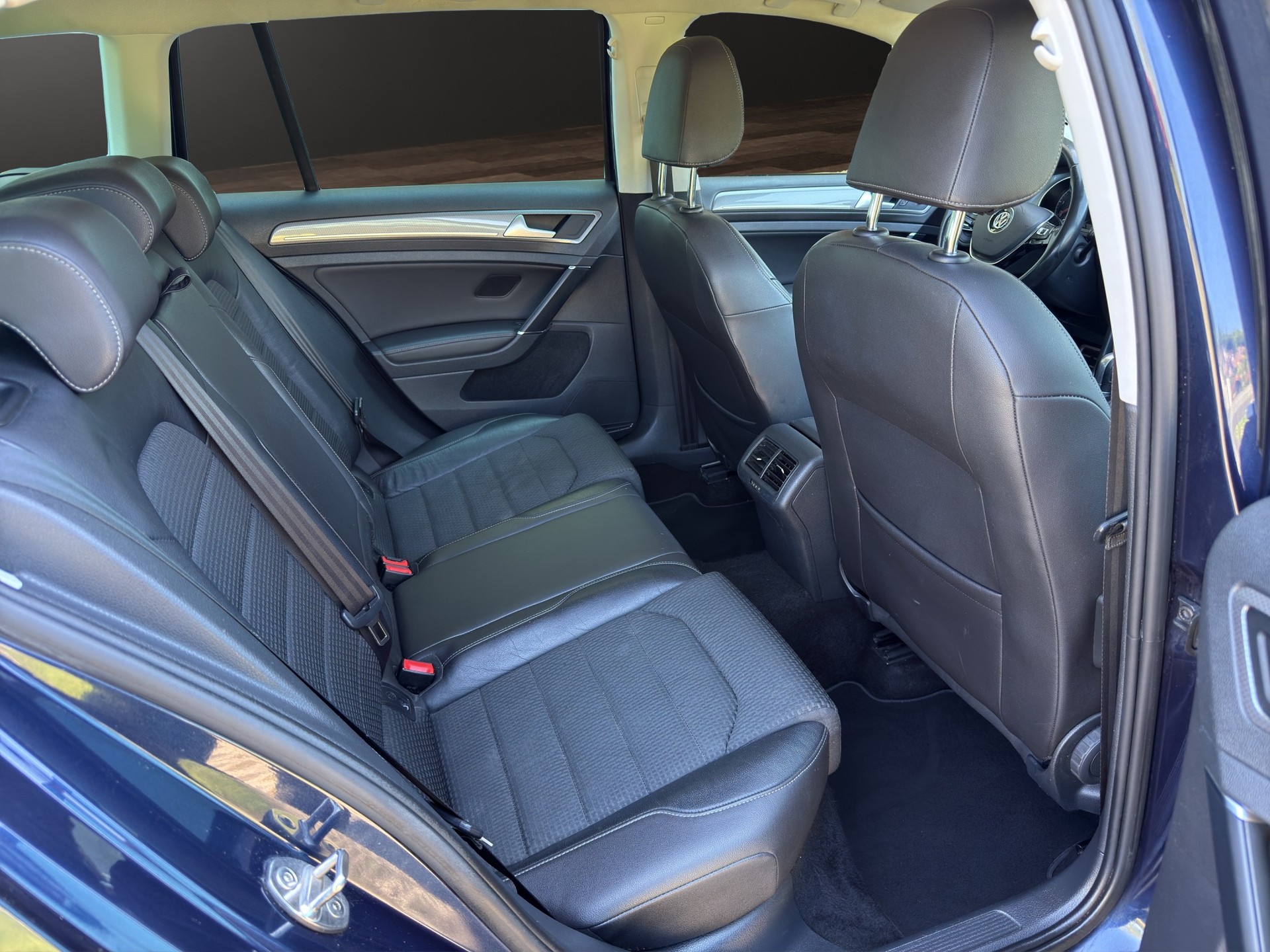 VW Golf 2.0 TDI Alltrack 4Motion-image-13