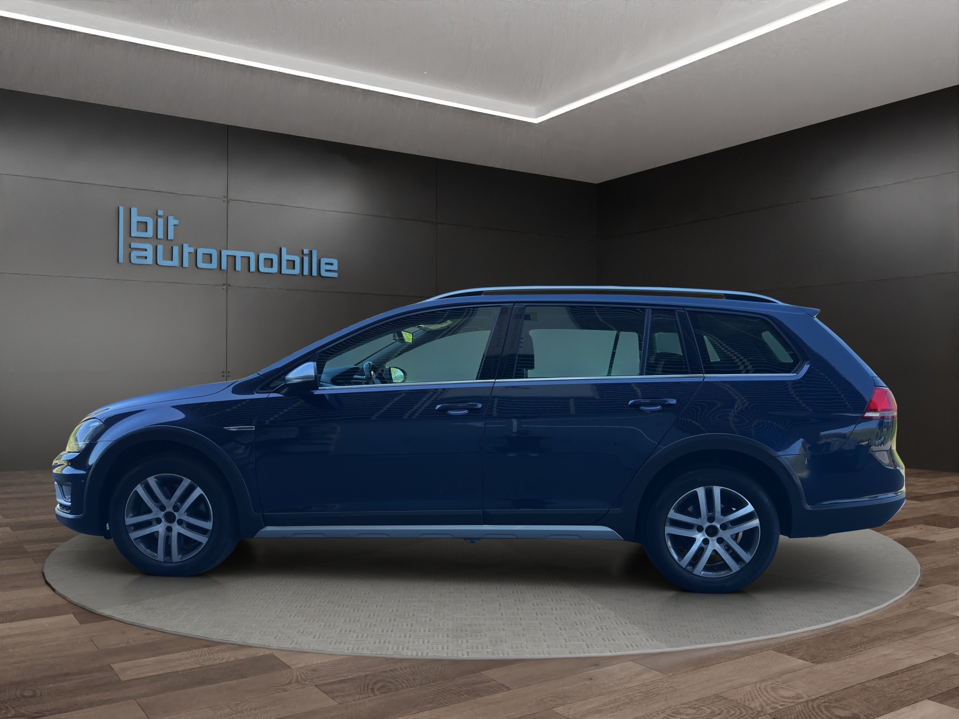VW Golf 2.0 TDI Alltrack 4Motion-image-4