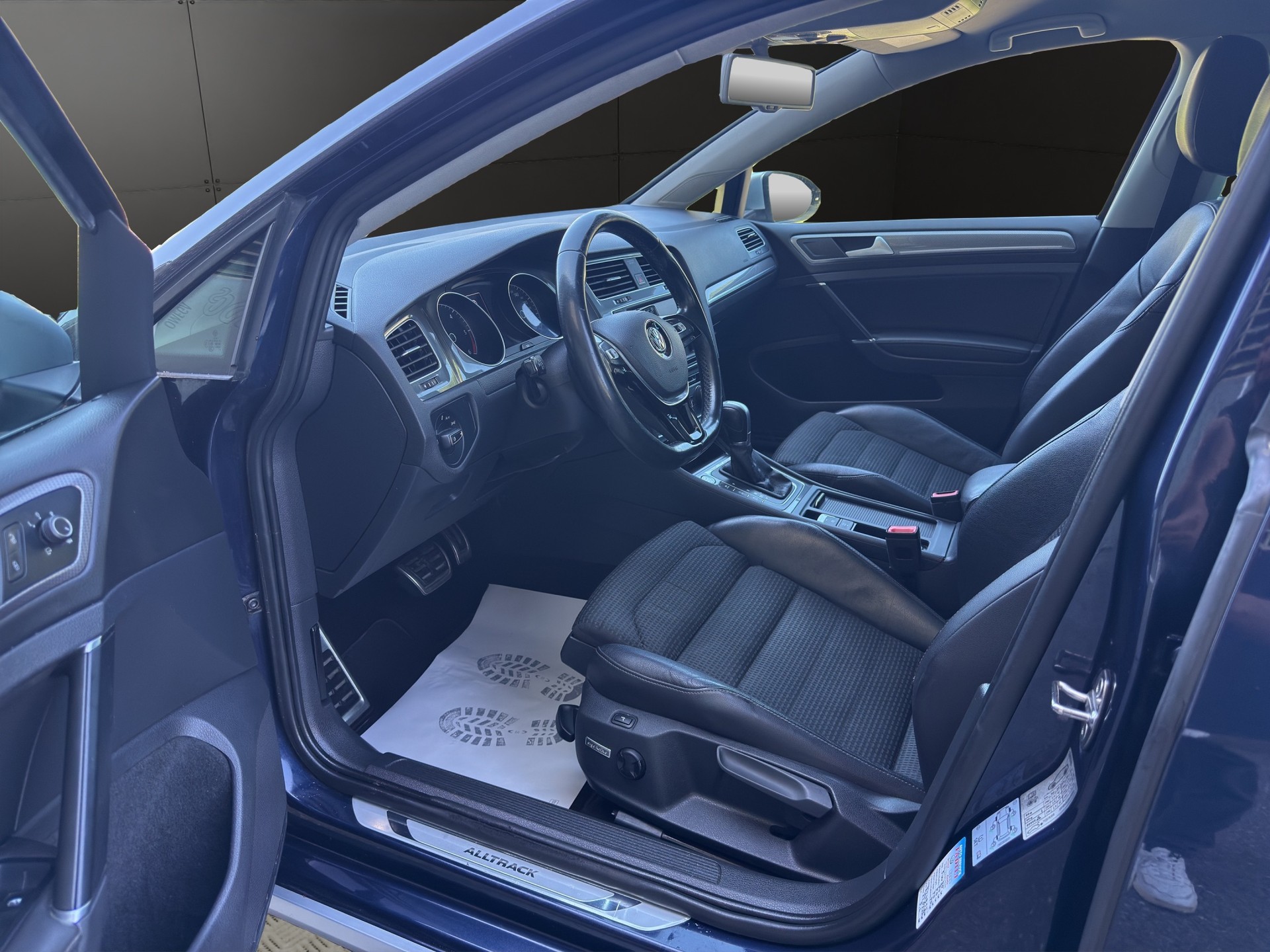 VW Golf 2.0 TDI Alltrack 4Motion-image-14
