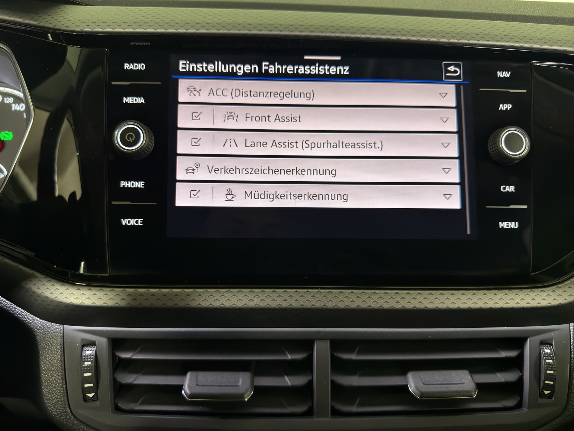VW T-Cross 1.0 TSI Life DSG-image-22