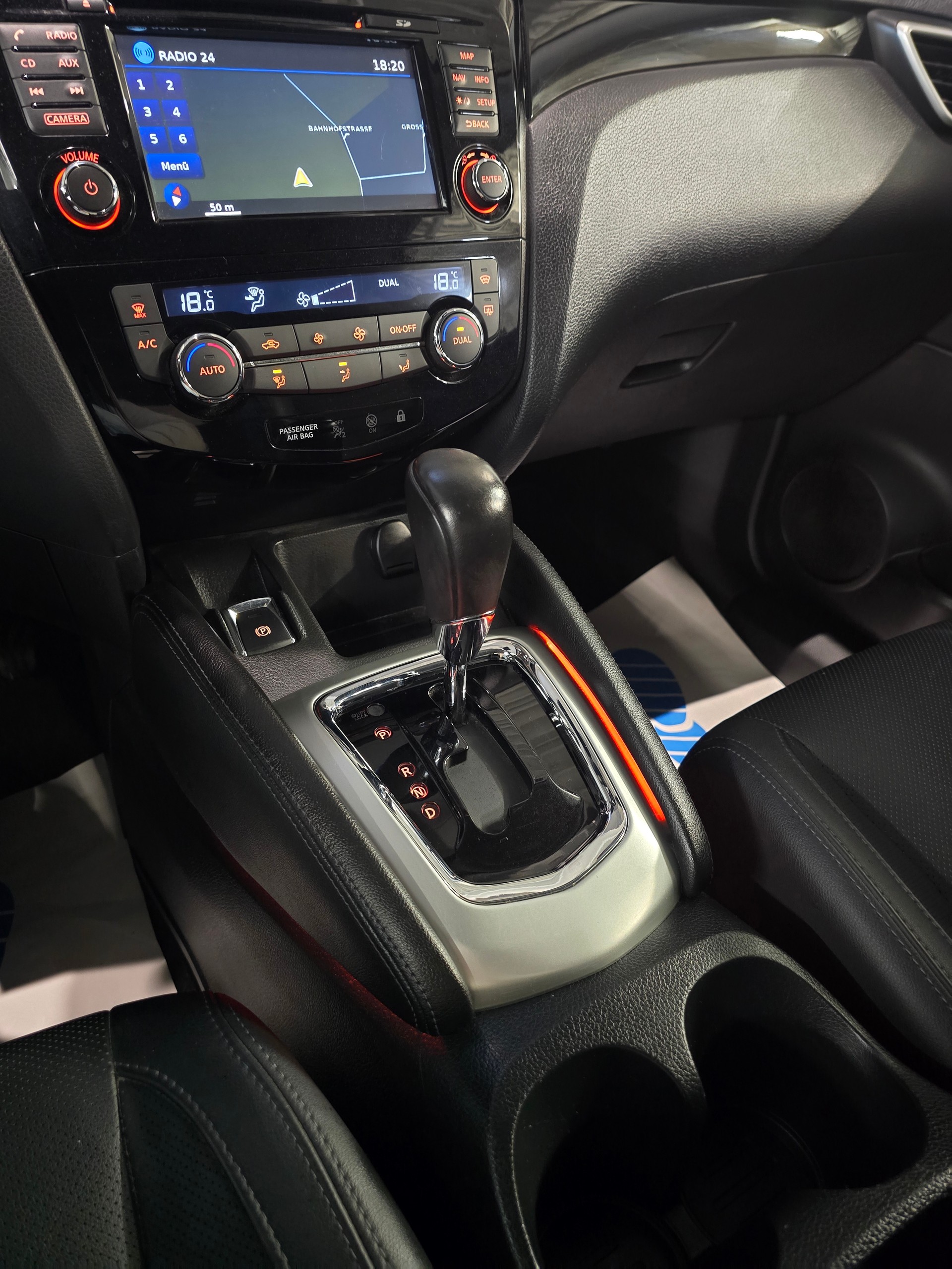 NISSAN Qashqai 1.6 dCi acenta Xtronic CVT-image-16