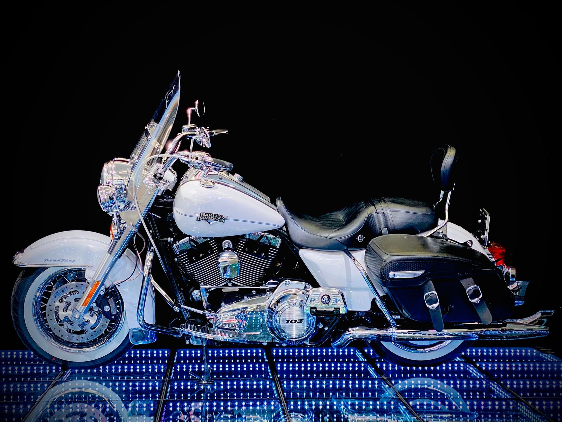 HARLEY-DAVIDSON FLHRC Road King Classic 103 ABS-image-3