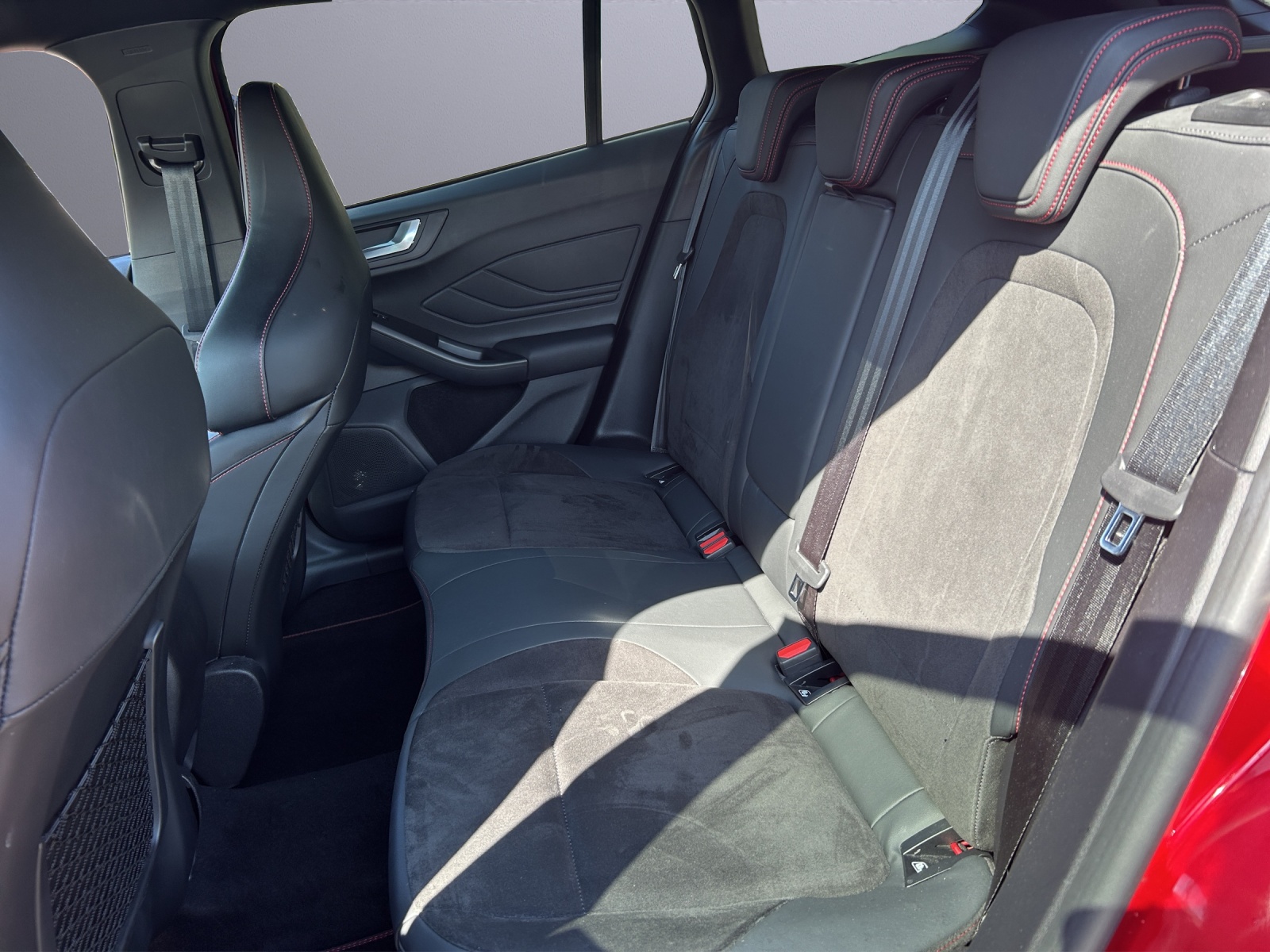 FORD Focus Station Wagon 2.3 EcoB ST X-image-7