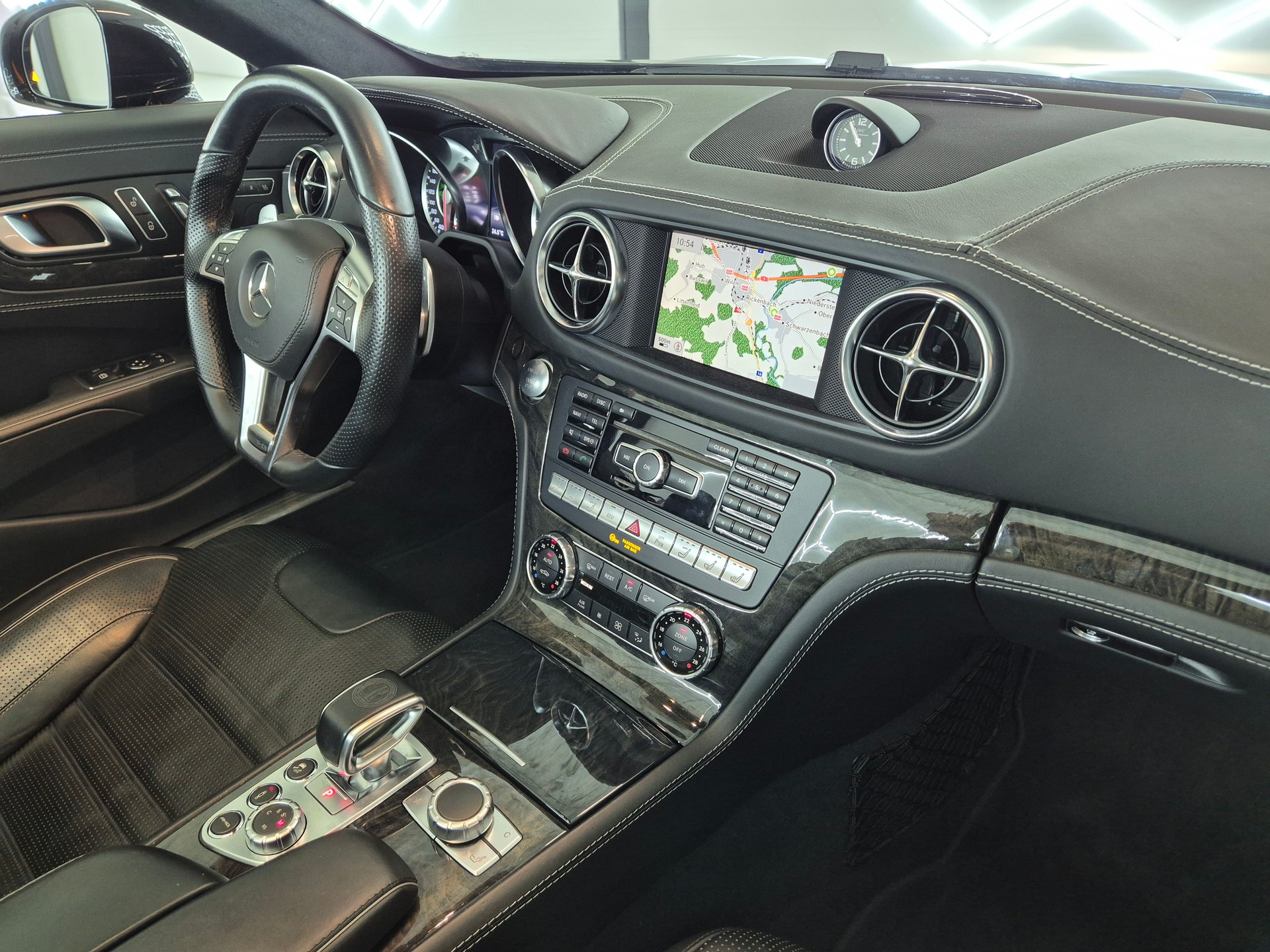 MERCEDES-BENZ SL 63 AMG Speedshift-image-24