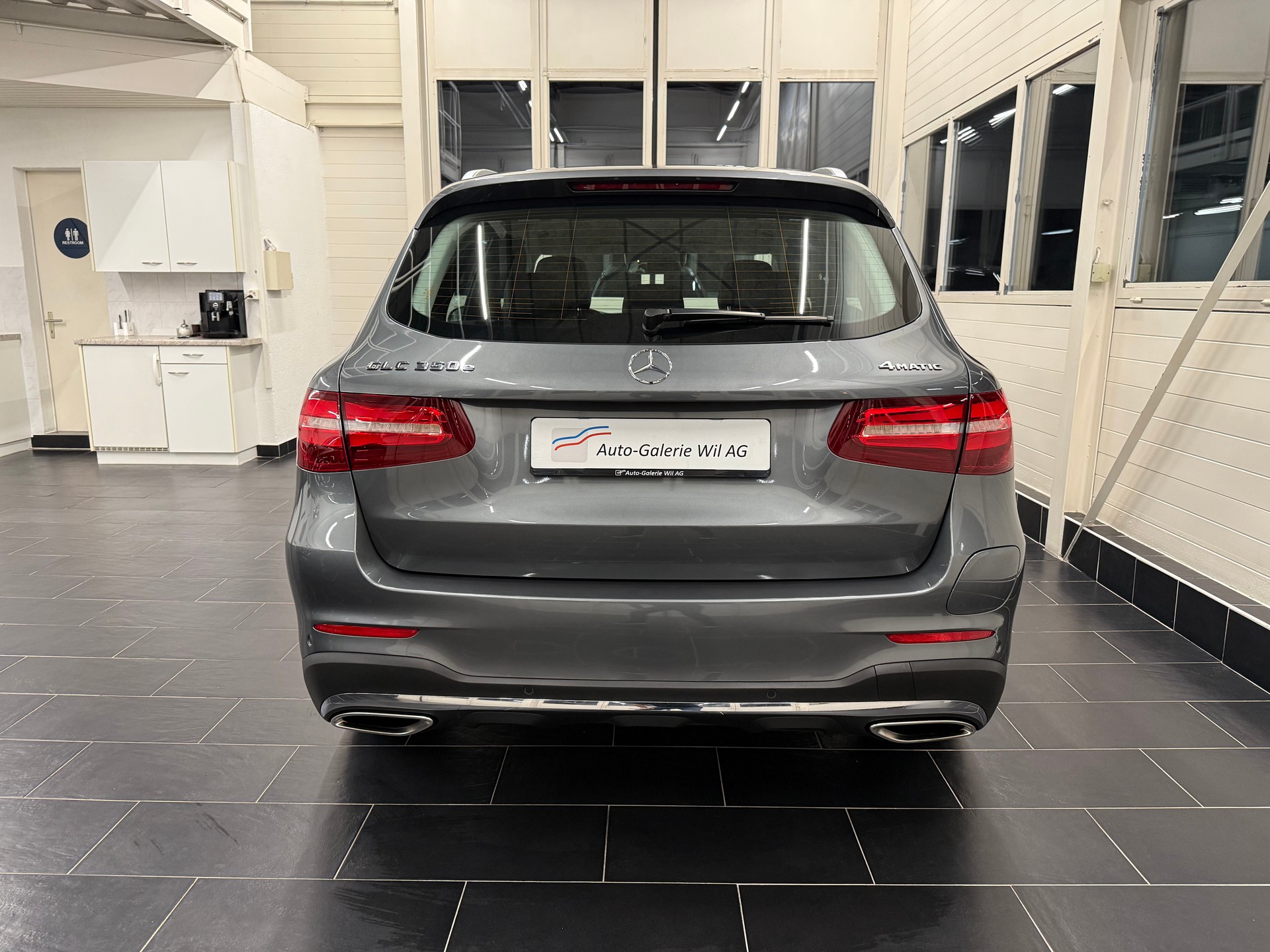 MERCEDES-BENZ GLC 350 e AMG Line 4Matic 7G-Tronic-image-4