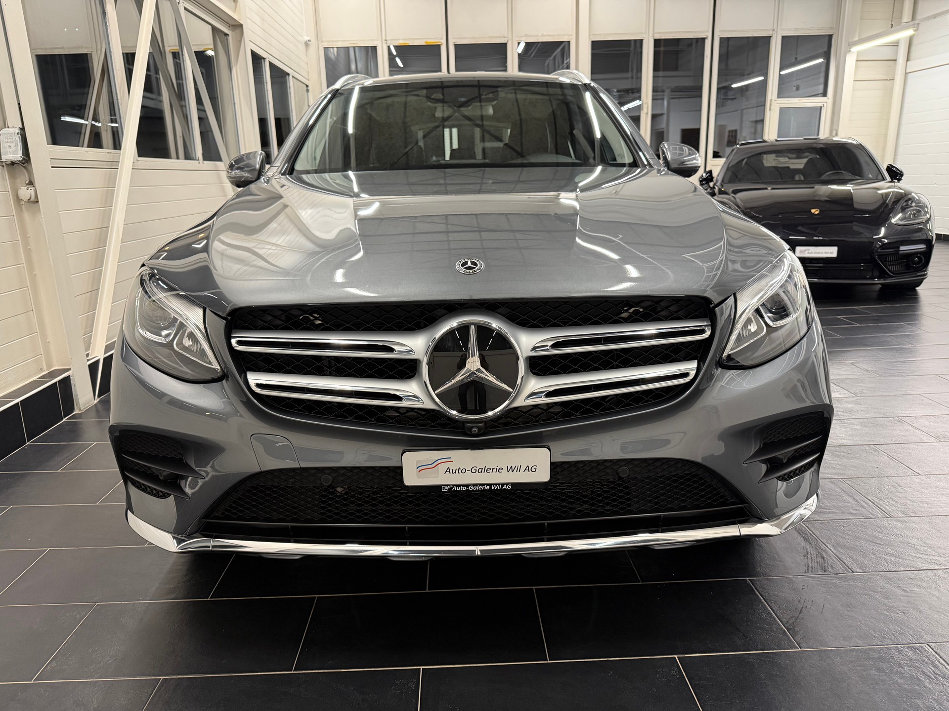 MERCEDES-BENZ GLC 350 e AMG Line 4Matic 7G-Tronic-showroom-element-1