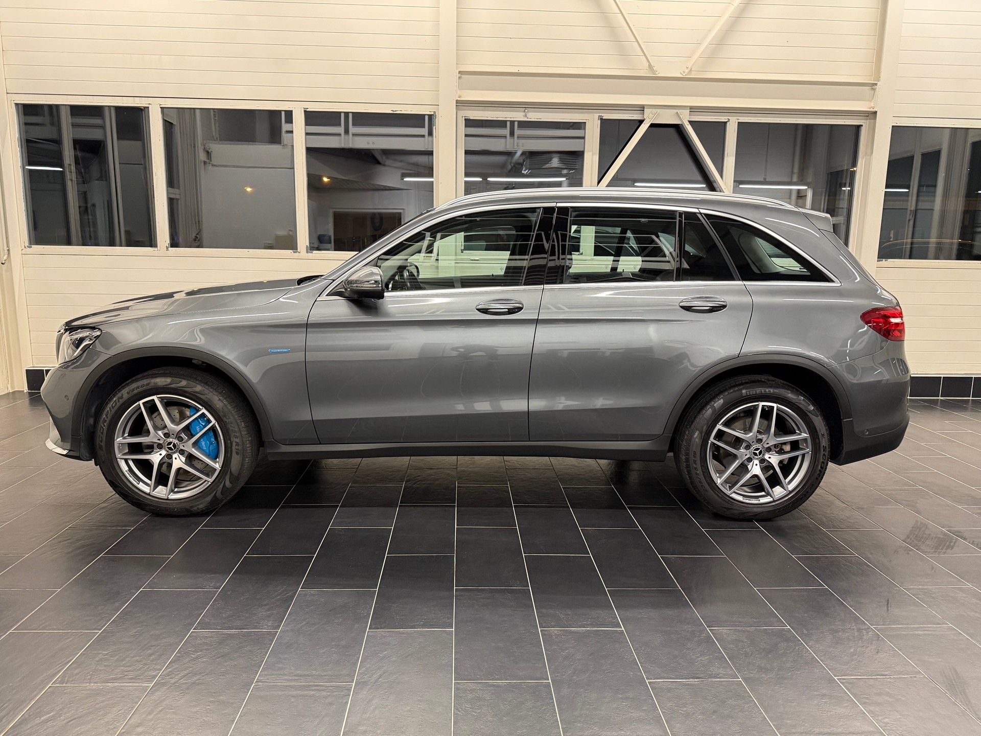 MERCEDES-BENZ GLC 350 e AMG Line 4Matic 7G-Tronic-showroom-element-2