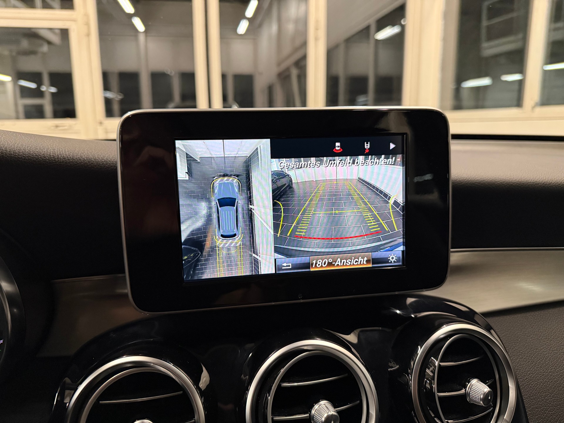 MERCEDES-BENZ GLC 350 e AMG Line 4Matic 7G-Tronic-image-11
