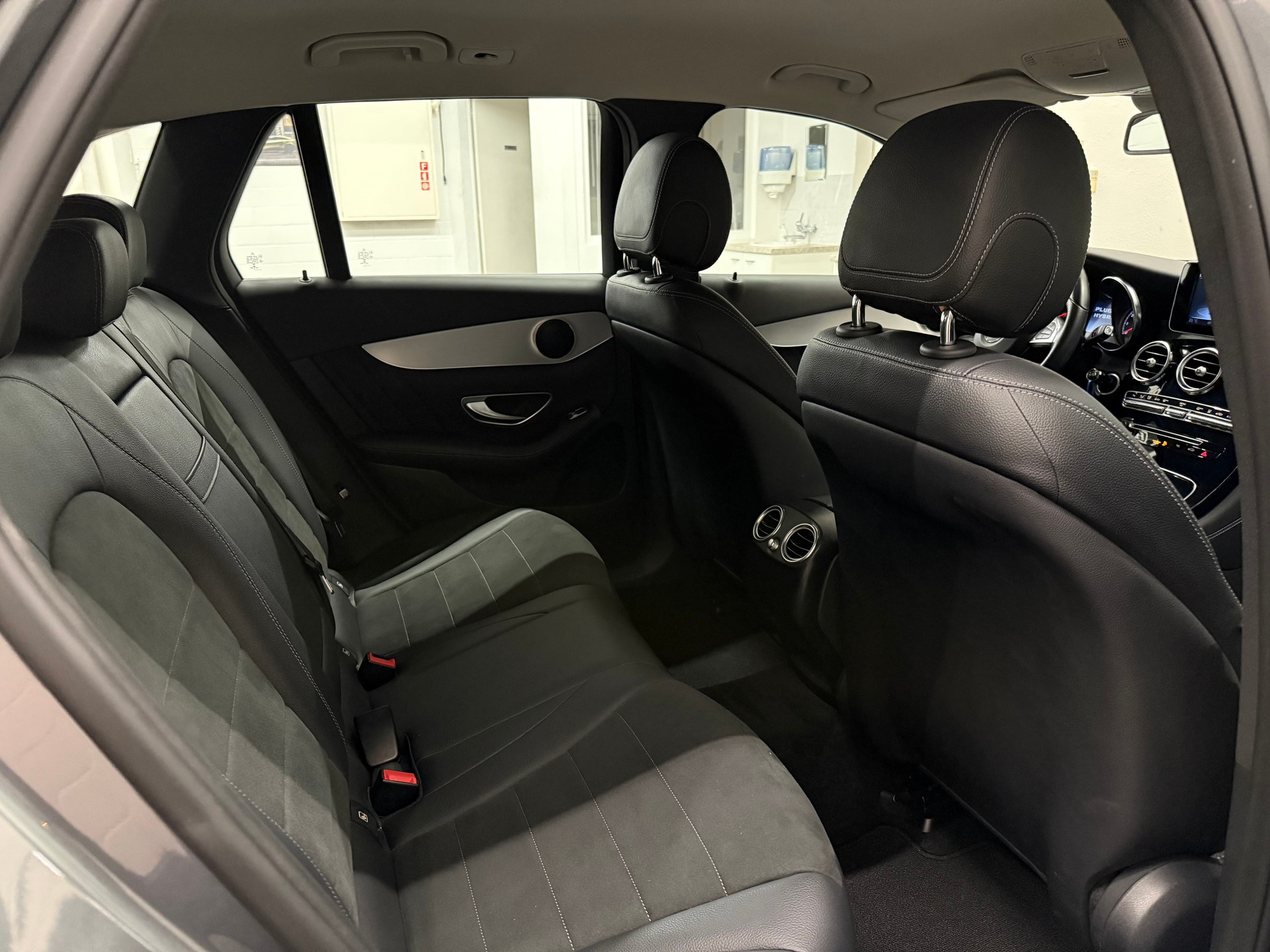 MERCEDES-BENZ GLC 350 e AMG Line 4Matic 7G-Tronic-image-9