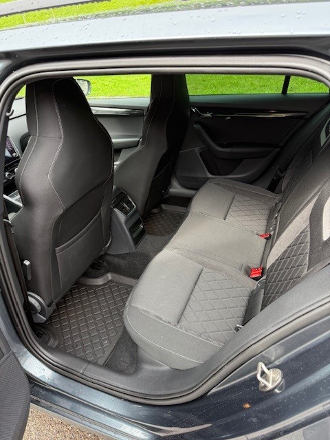SKODA Octavia Combi 2.0 TDI RS 4x4 DSG-image-9