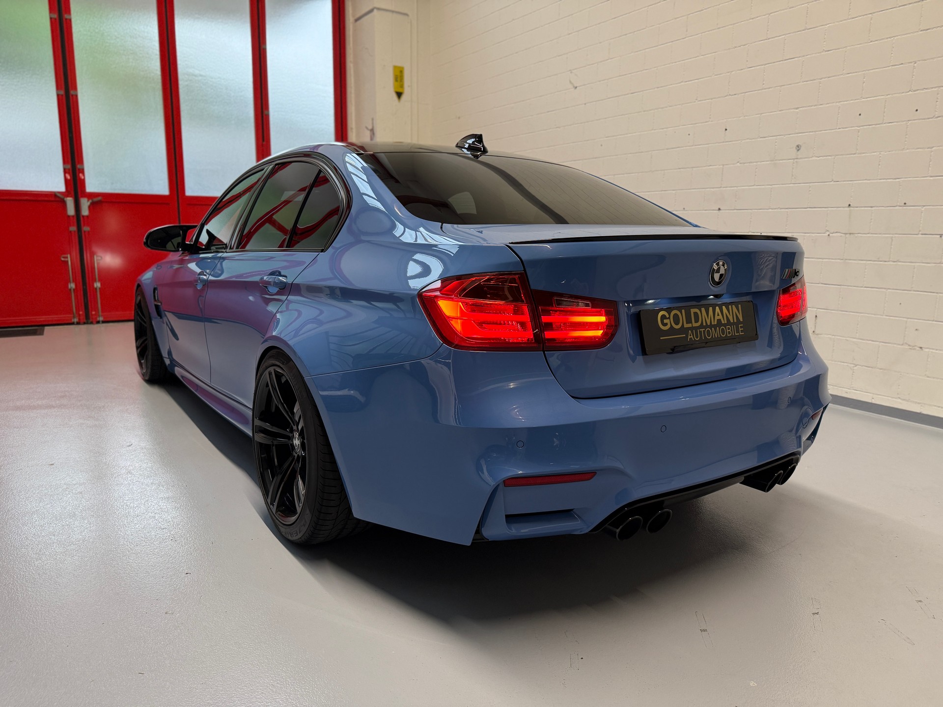 BMW M3 Drivelogic-showroom-element-3