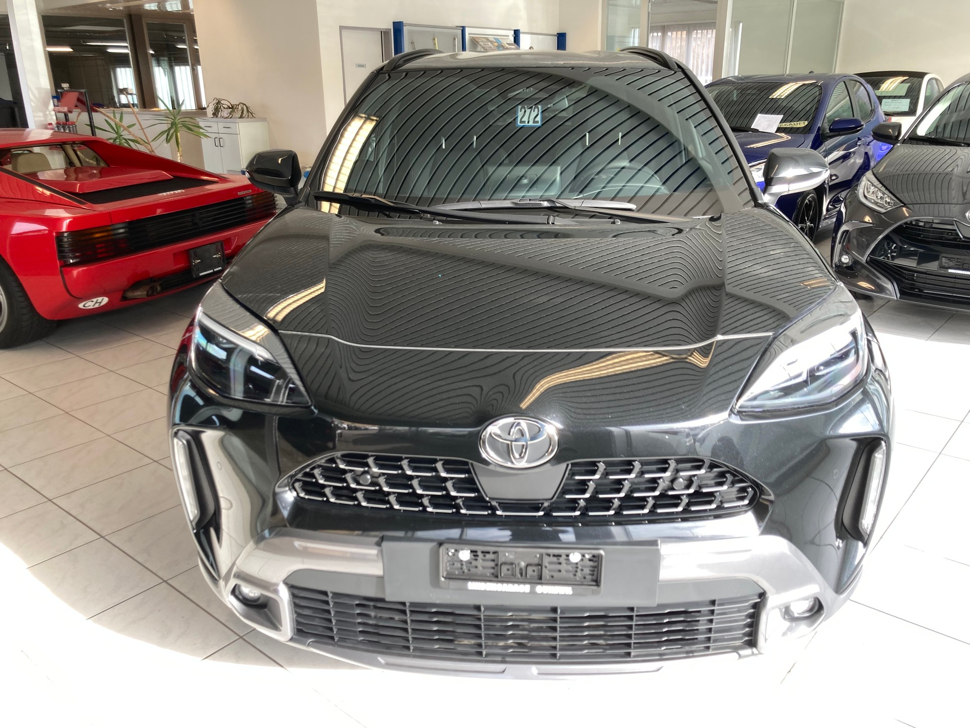 TOYOTA Yaris Cross 1.5 Premium AWDi e-CVT-image-2