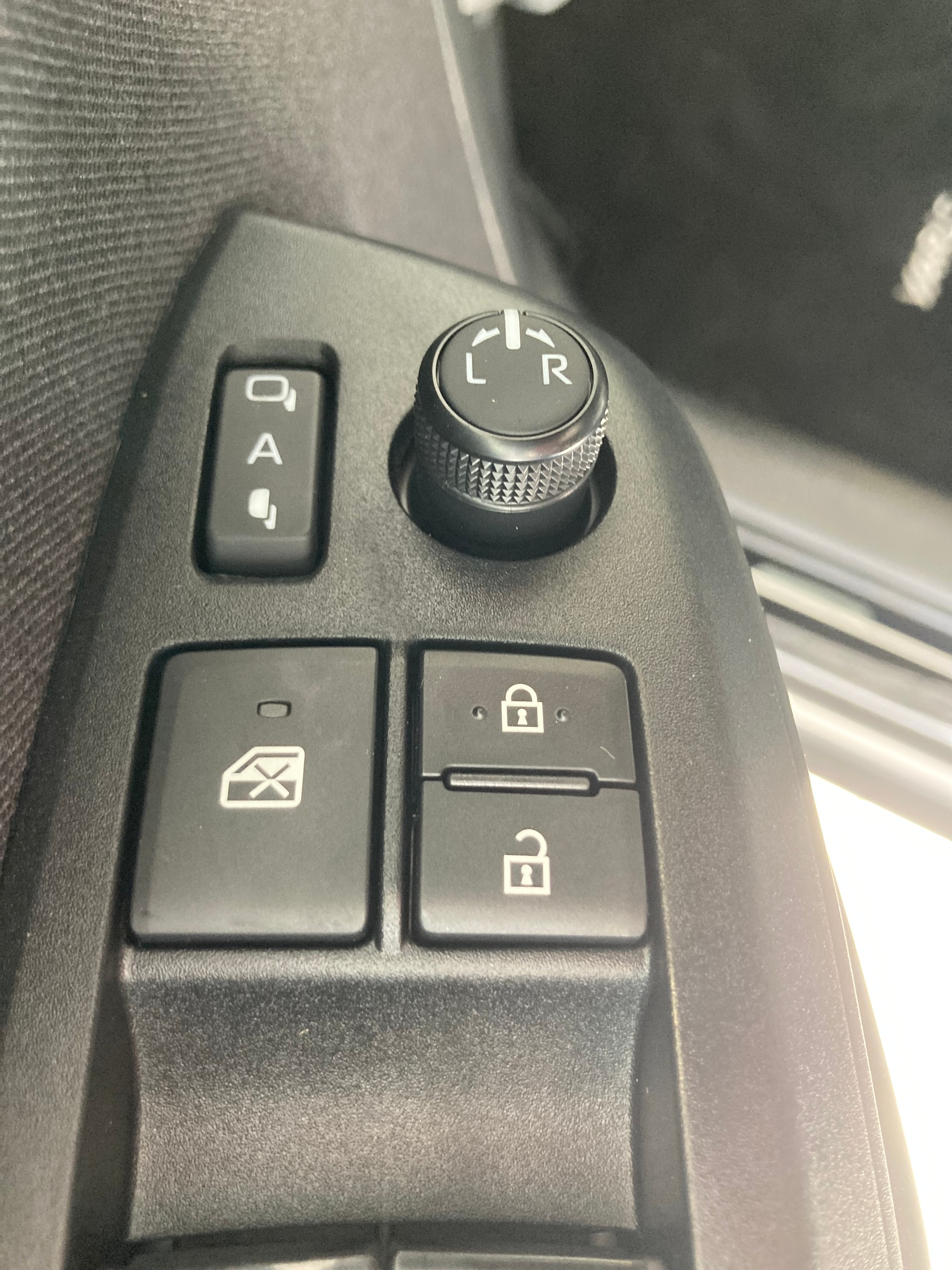 TOYOTA Yaris Cross 1.5 Premium AWDi e-CVT-image-12