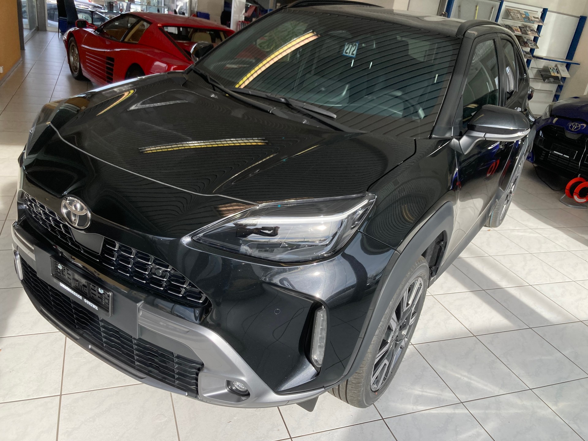 TOYOTA Yaris Cross 1.5 Premium AWDi e-CVT-image-3