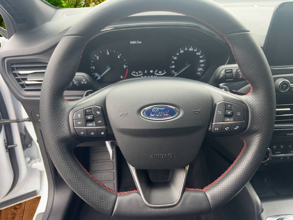 FORD Focus Station Wagon 2.0 EcoBlue 150 ST-Line-image-7