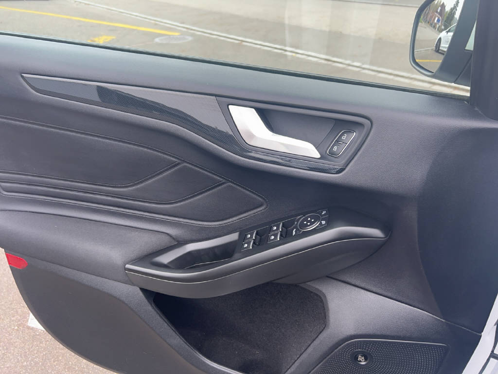 FORD Focus Station Wagon 2.0 EcoBlue 150 ST-Line-image-9