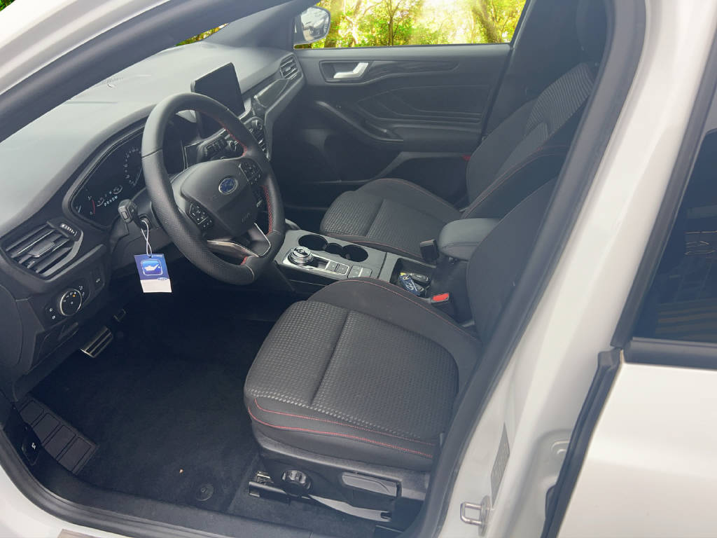 FORD Focus Station Wagon 2.0 EcoBlue 150 ST-Line-image-5