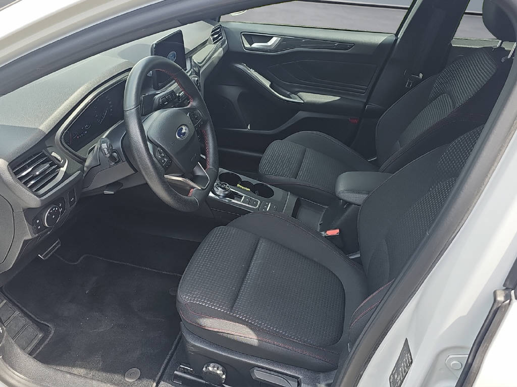 FORD Focus Station Wagon 2.0 EcoBlue 150 ST-Line-image-5