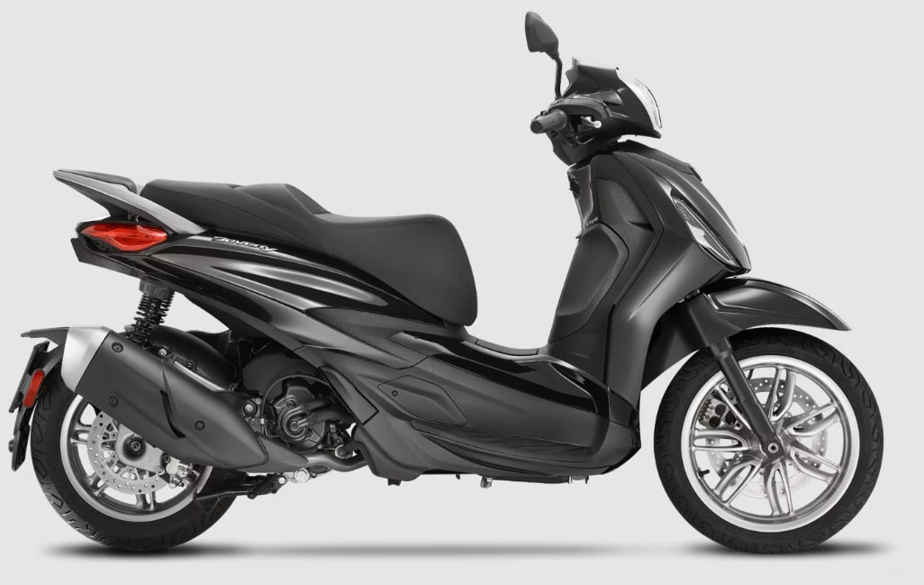 PIAGGIO Beverly 300 DEEP BLACK SPECIAL EDITION-image-4