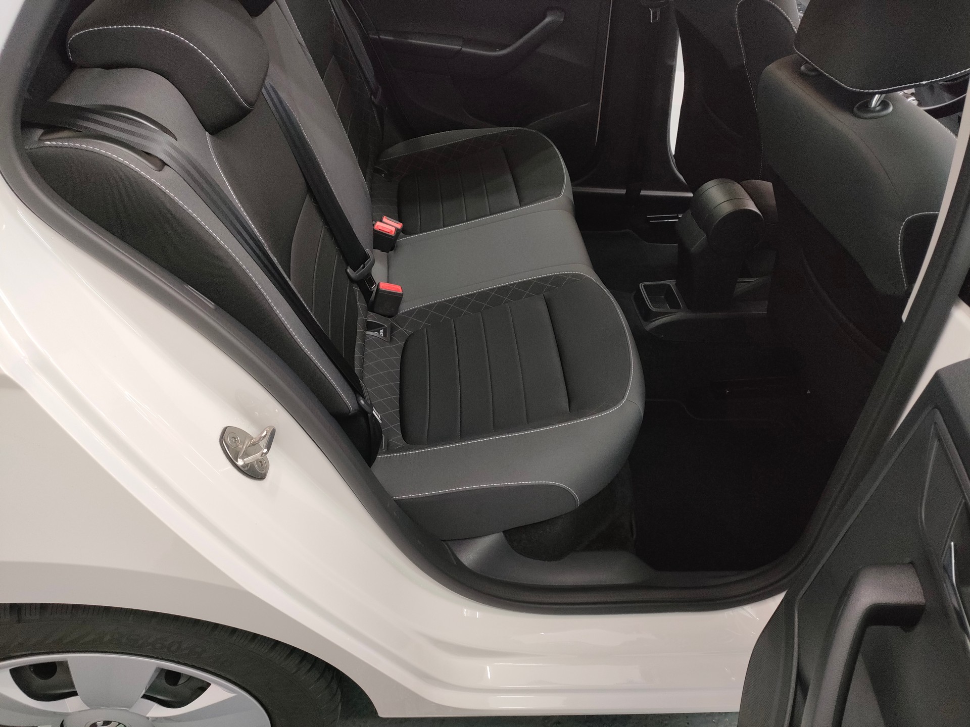 SKODA Fabia 1.0 TSI Ambition DSG-image-13