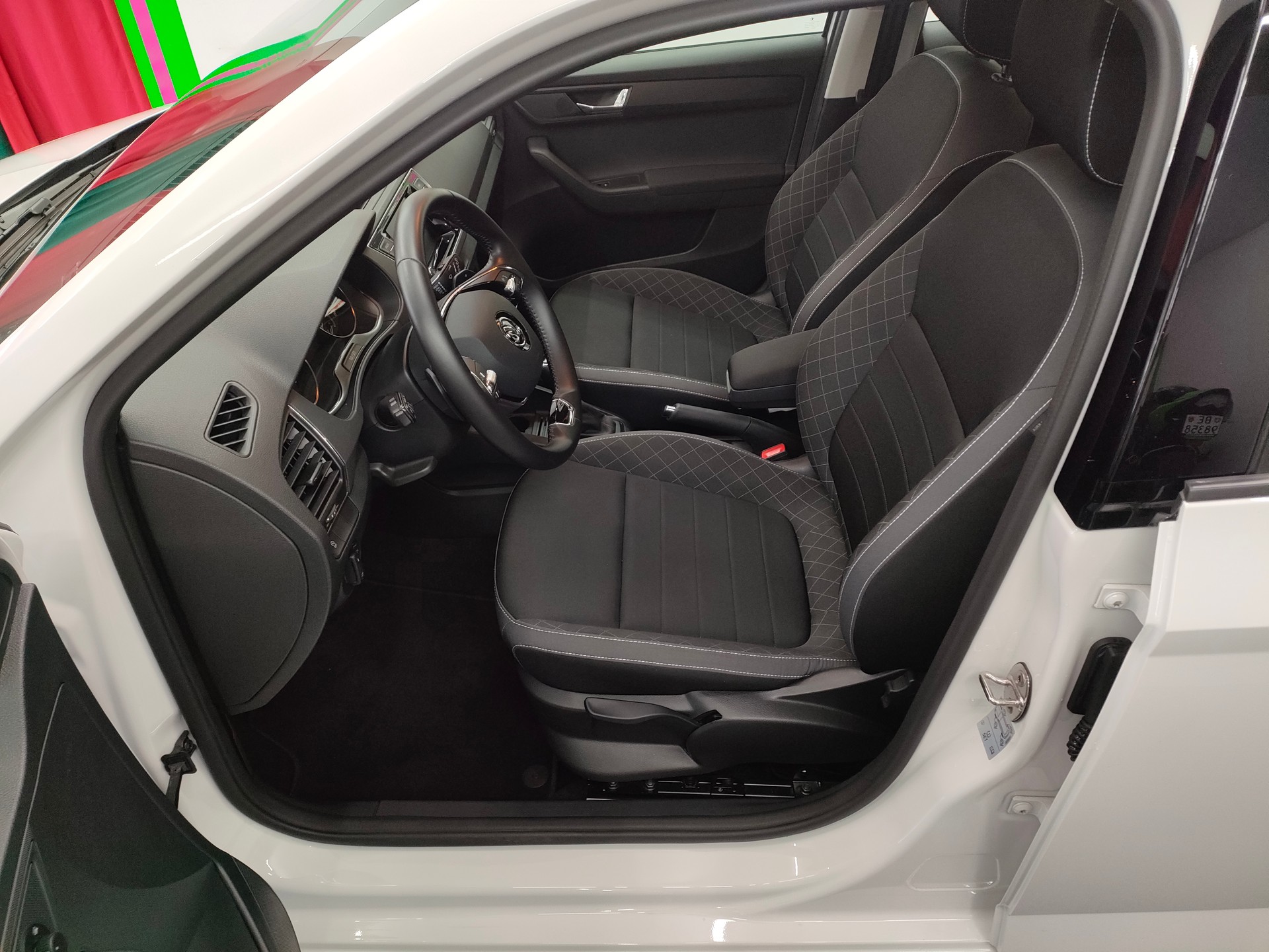SKODA Fabia 1.0 TSI Ambition DSG-image-10