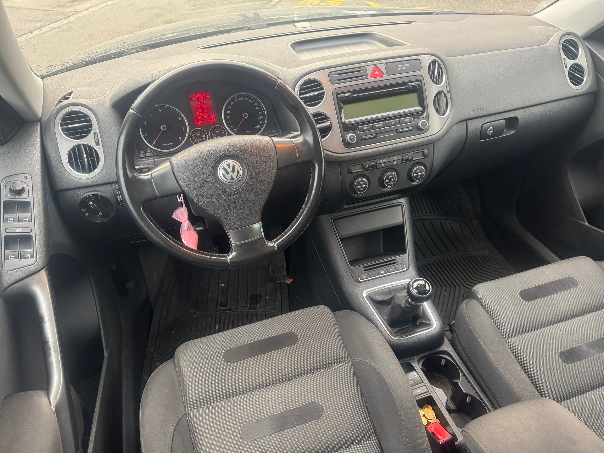 VW Tiguan 2.0 TSI Sport&Style-image-10