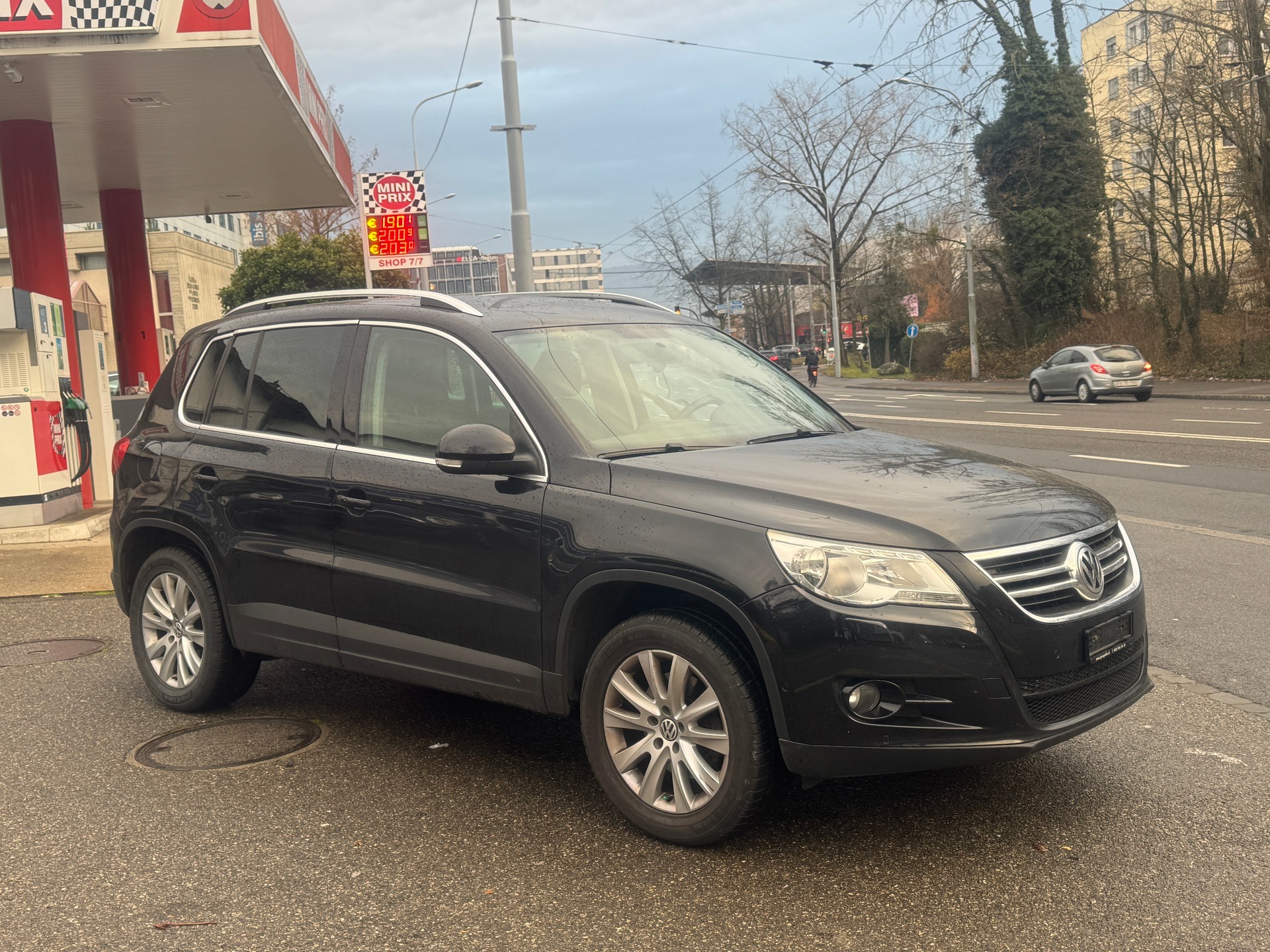 VW Tiguan 2.0 TSI Sport&Style-image-2