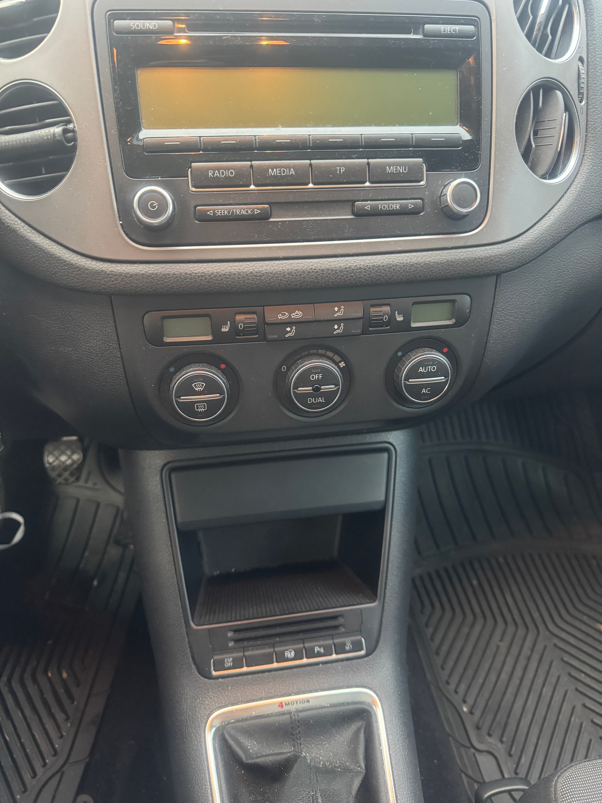 VW Tiguan 2.0 TSI Sport&Style-image-13