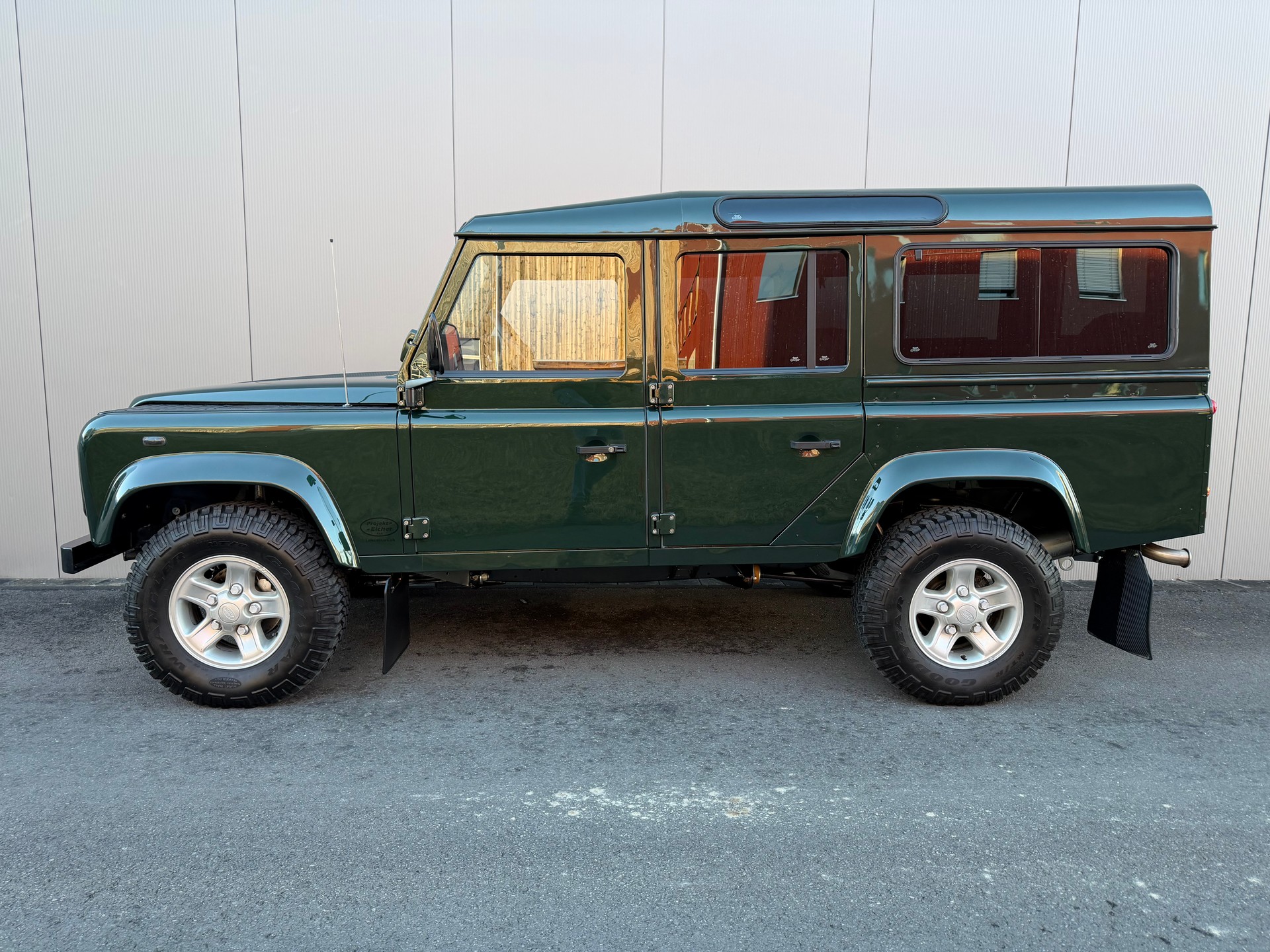 LAND ROVER Defender 110 TD5 EPSOM verzinkt-showroom-element-1
