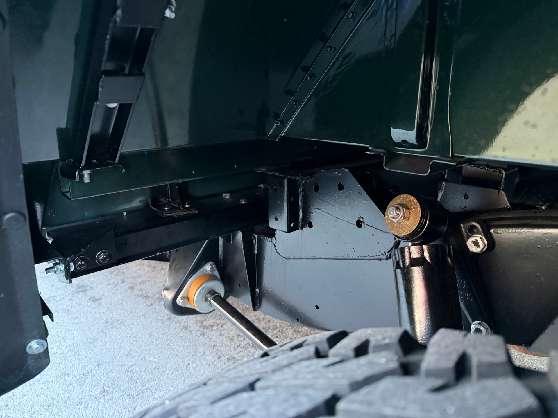 LAND ROVER Defender 110 TD5 EPSOM verzinkt-image-18