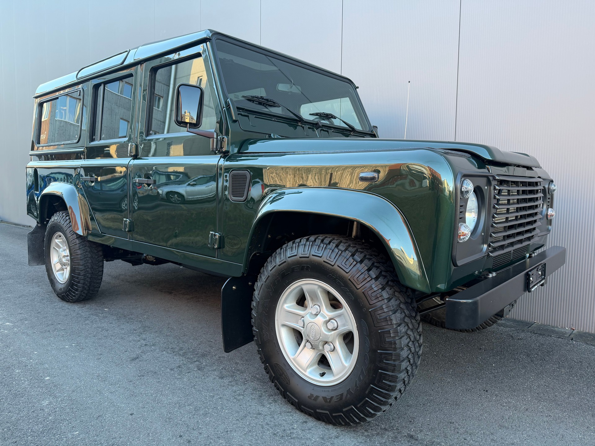 LAND ROVER Defender 110 TD5 EPSOM verzinkt-showroom-element-3