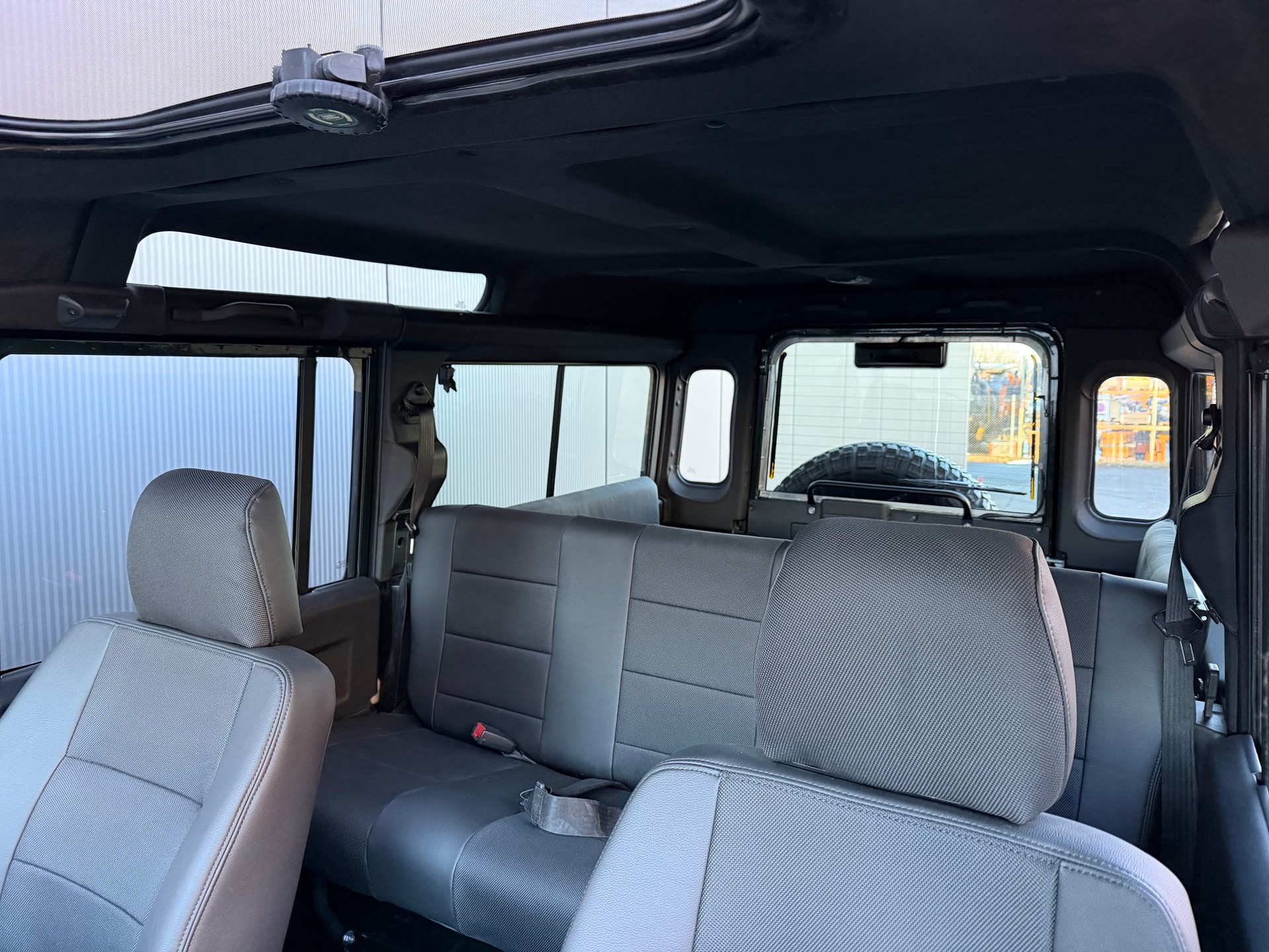 LAND ROVER Defender 110 TD5 EPSOM verzinkt-image-7
