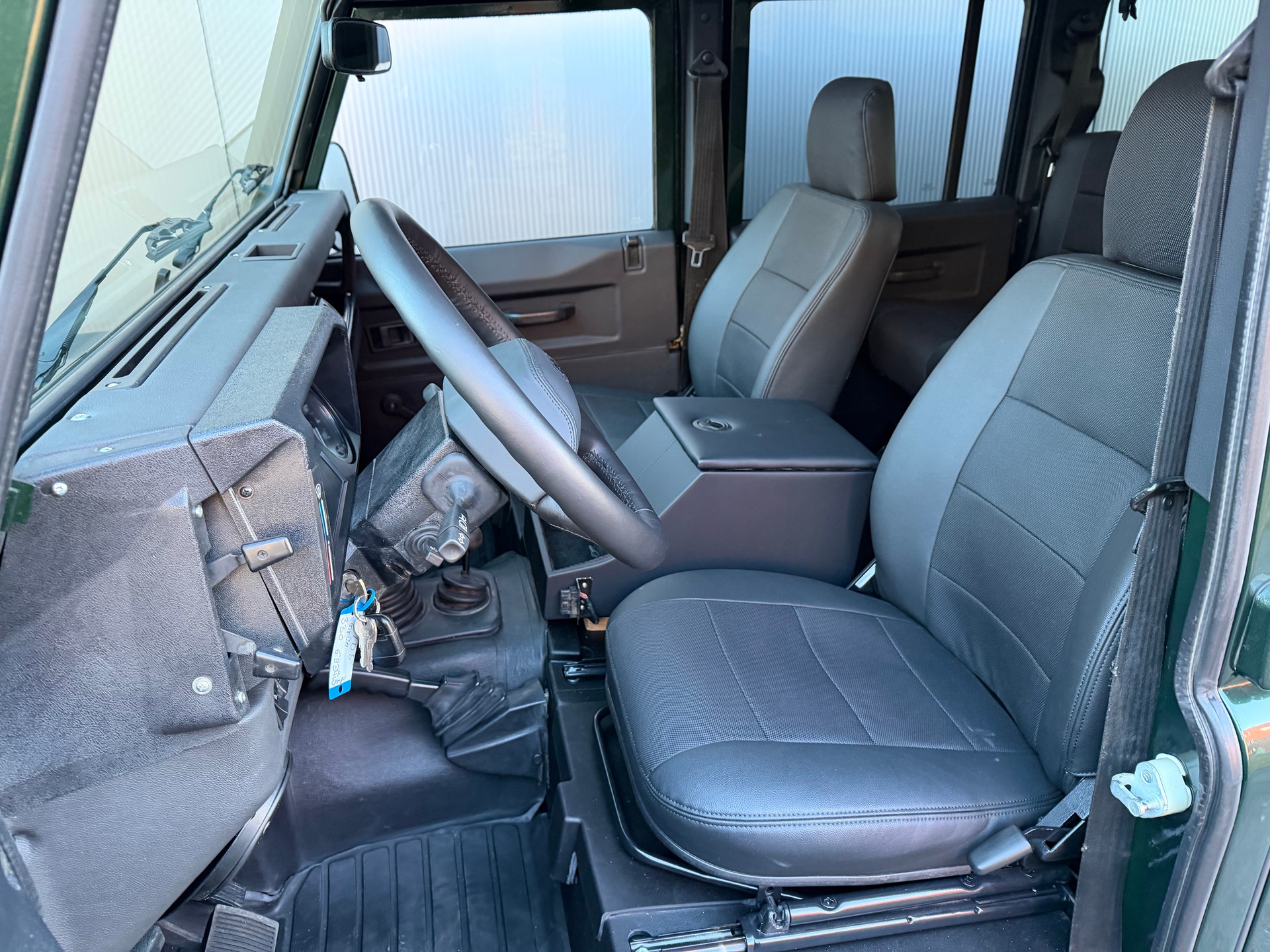 LAND ROVER Defender 110 TD5 EPSOM verzinkt-image-6