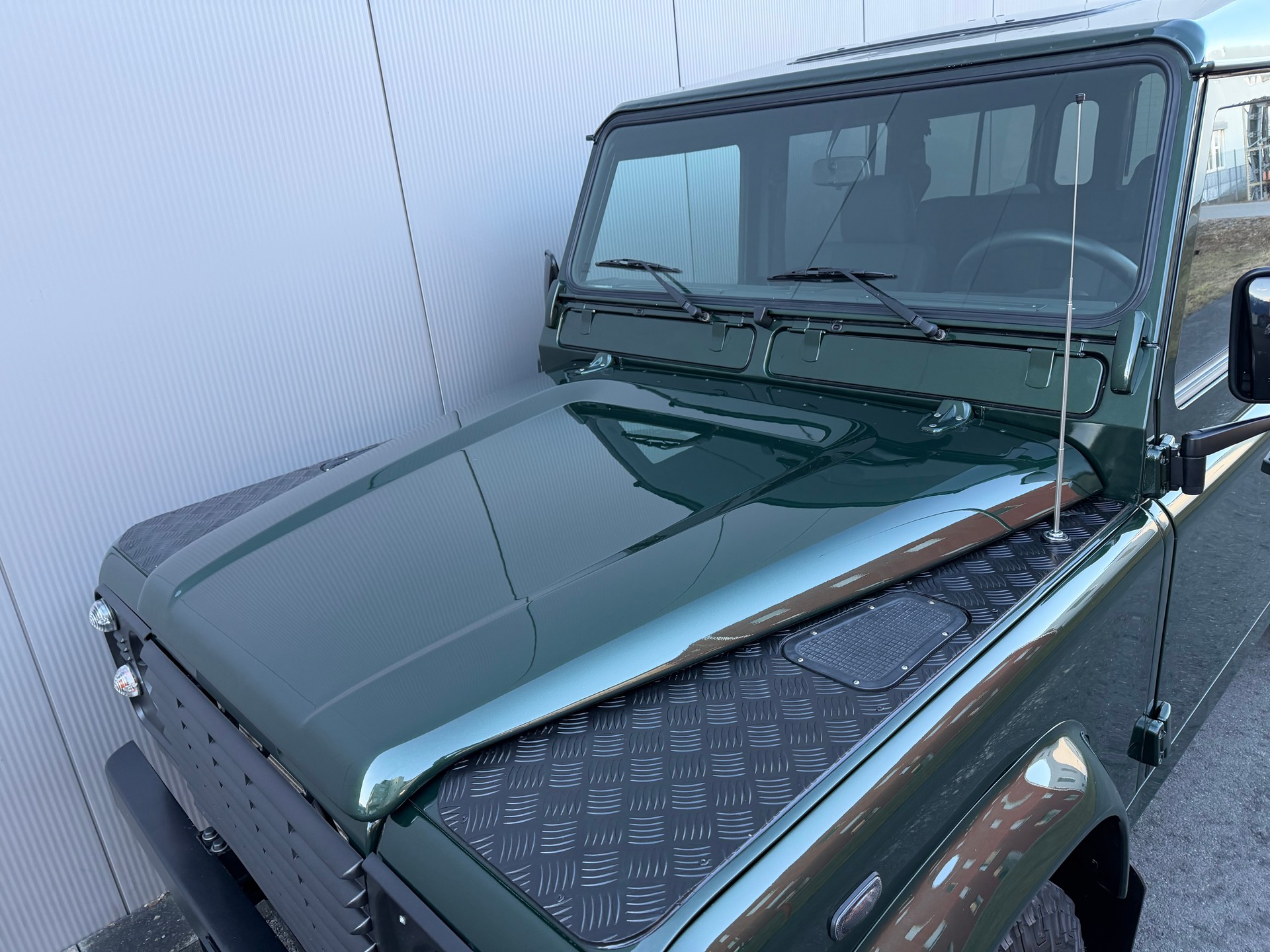 LAND ROVER Defender 110 TD5 EPSOM verzinkt-image-22