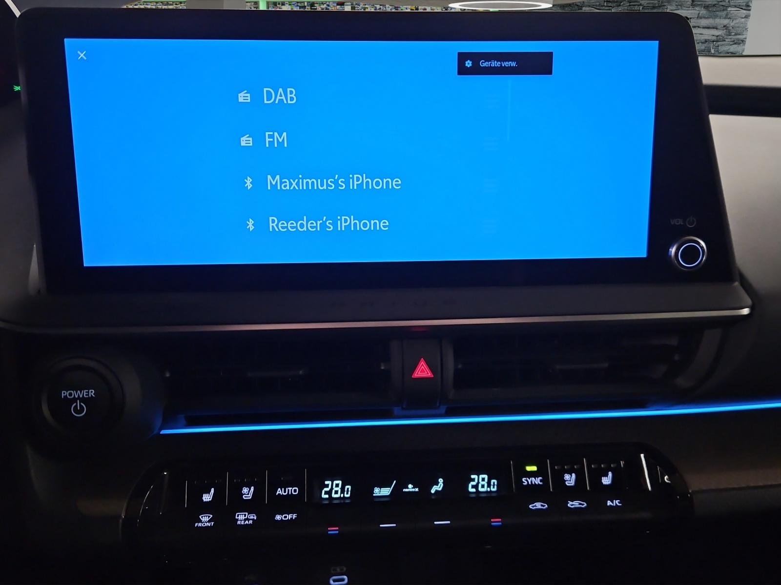 TOYOTA Prius 2.0 Plug-In-Hybrid Premium-image-17