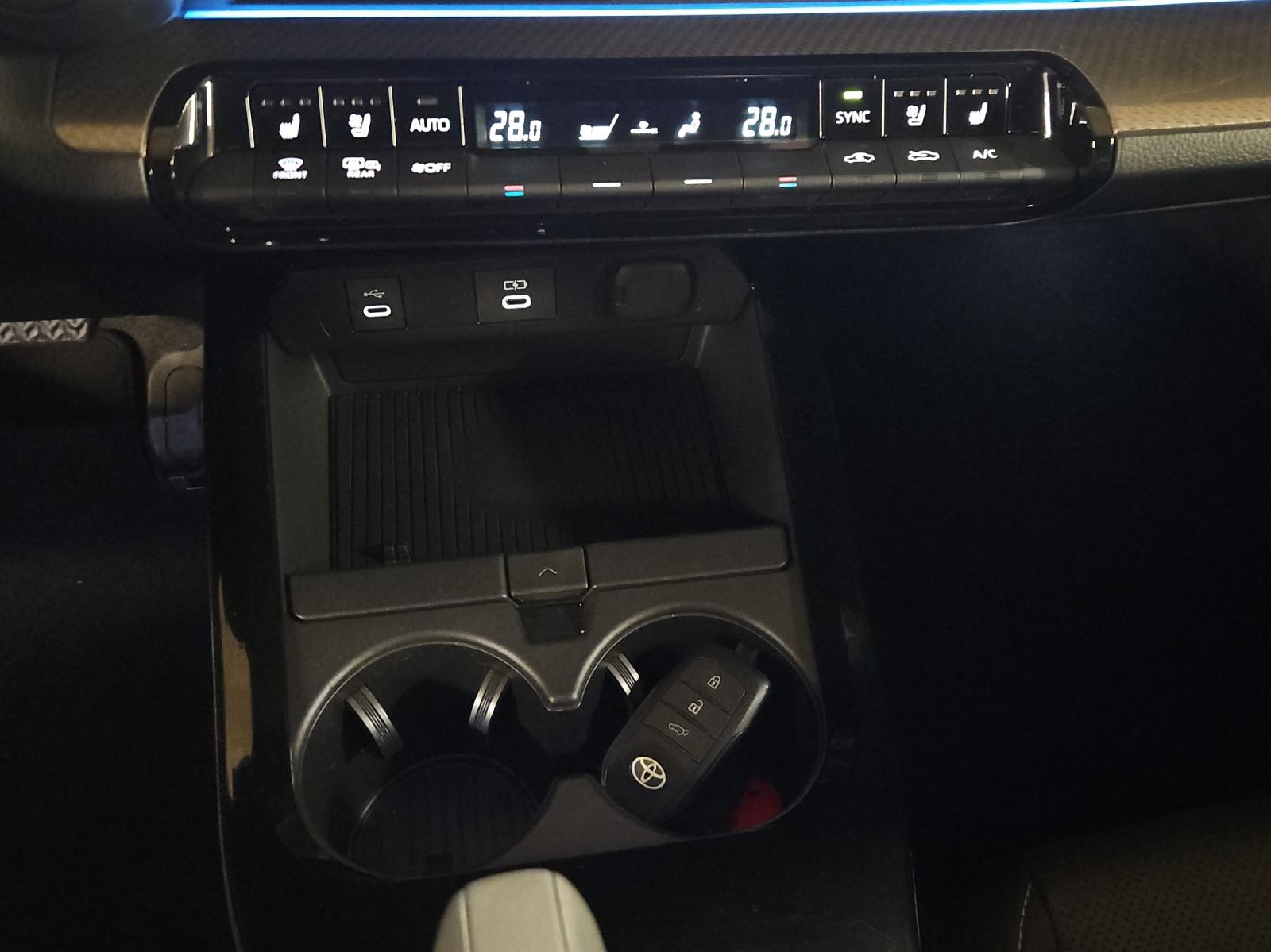 TOYOTA Prius 2.0 Plug-In-Hybrid Premium-image-18