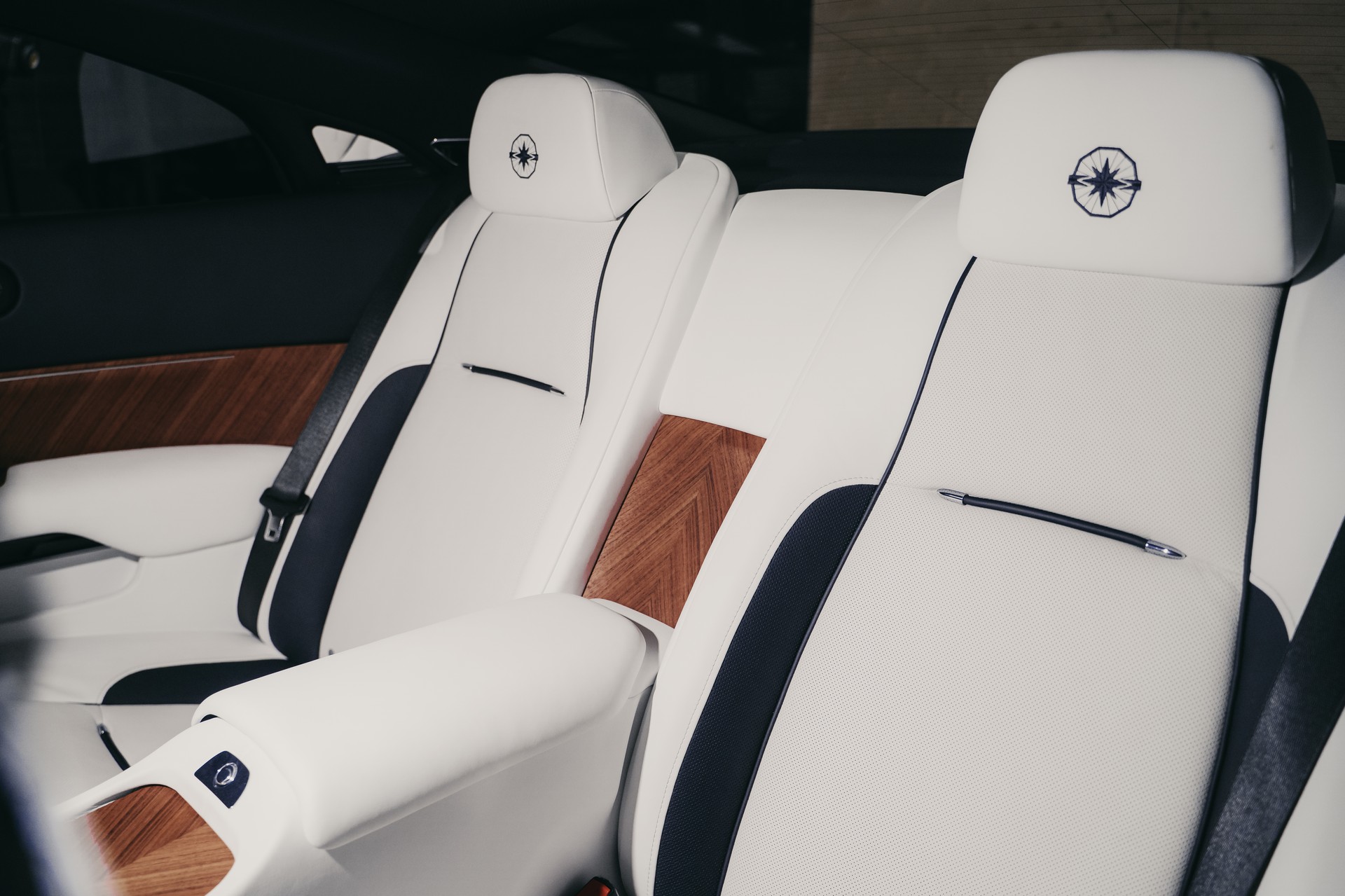 ROLLS-ROYCE Wraith 6.6 V12-image-14