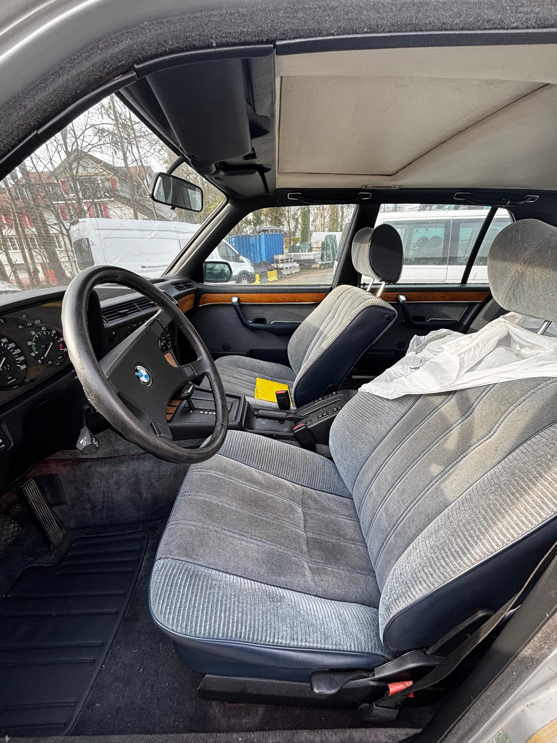 BMW 745IA-image-8