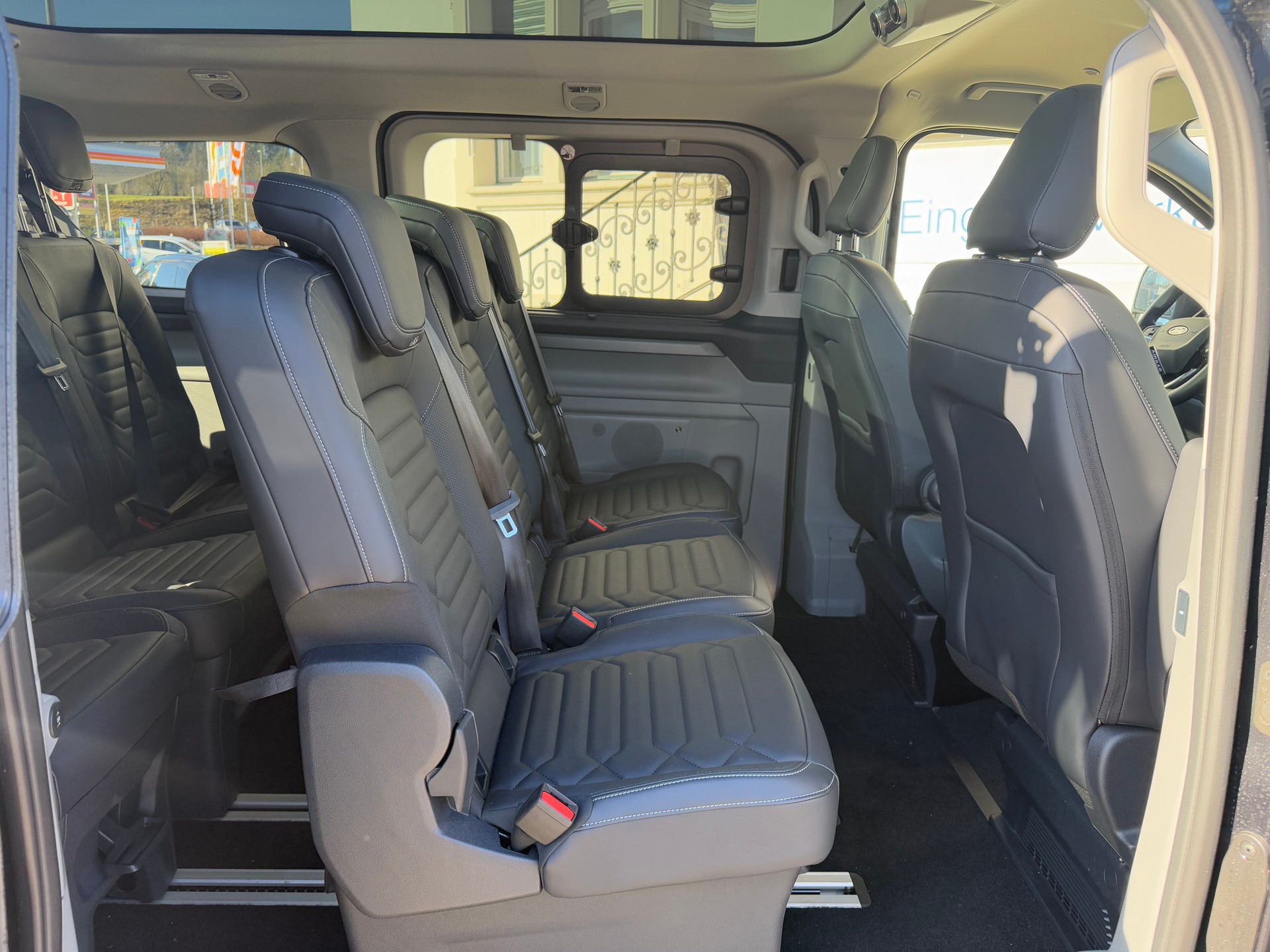FORD Tourneo Bus 320 L1H1 TitaniumX Automat-image-12