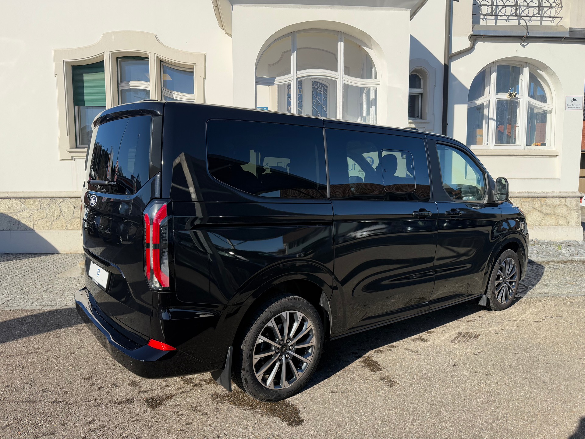 FORD Tourneo Bus 320 L1H1 TitaniumX Automat-image-3