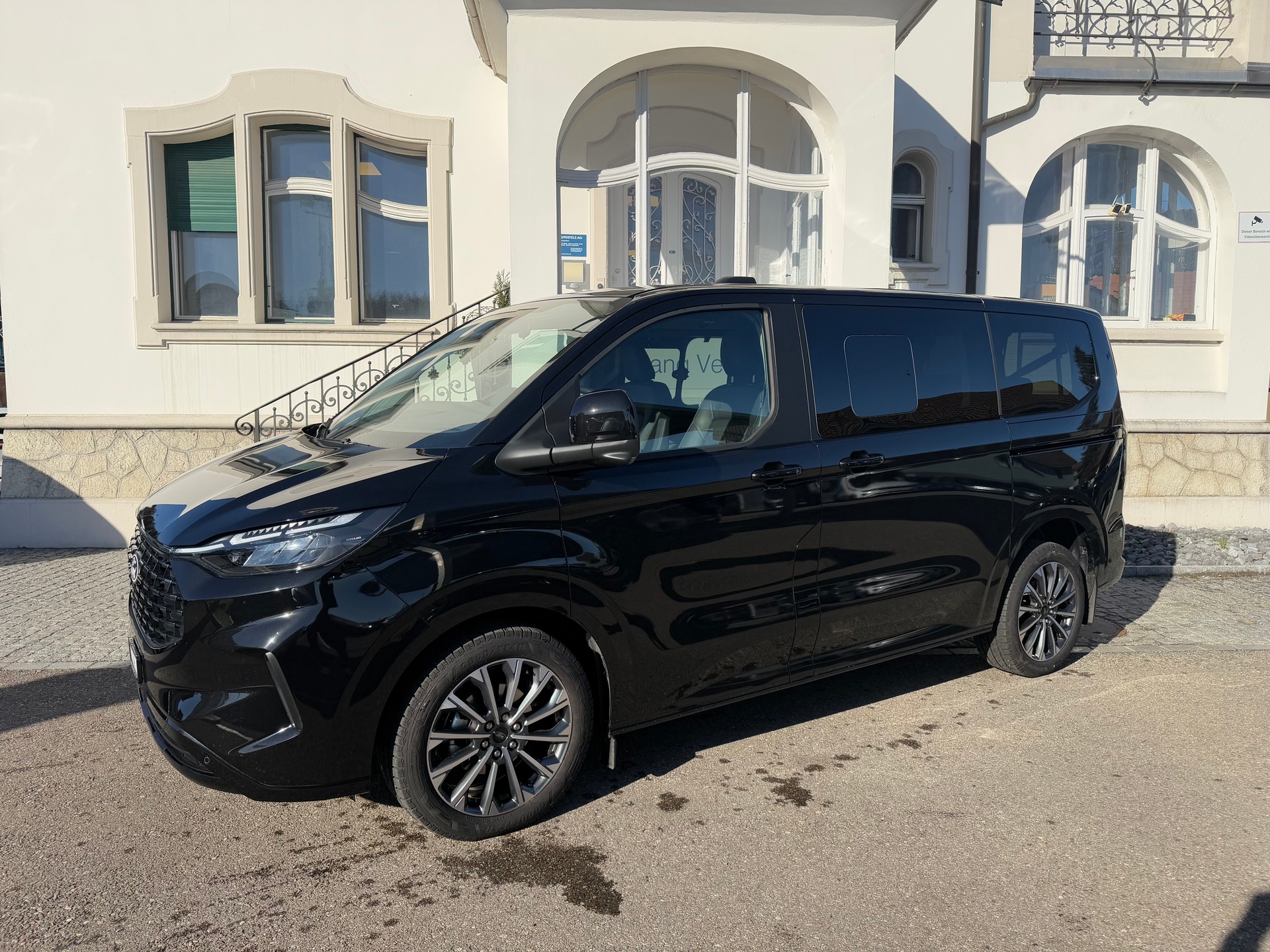 FORD Tourneo Bus 320 L1H1 TitaniumX Automat-image-0