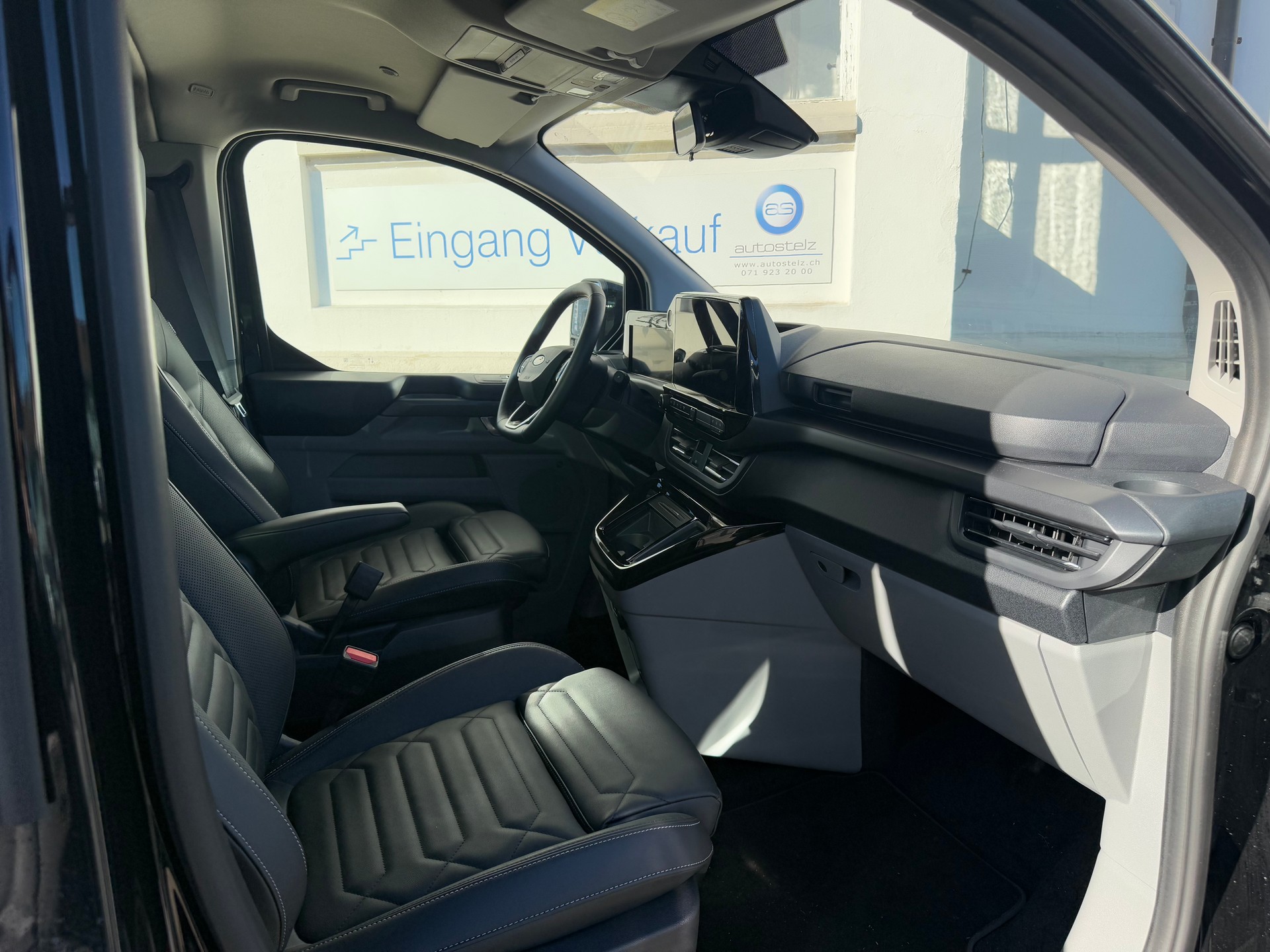 FORD Tourneo Bus 320 L1H1 TitaniumX Automat-image-13