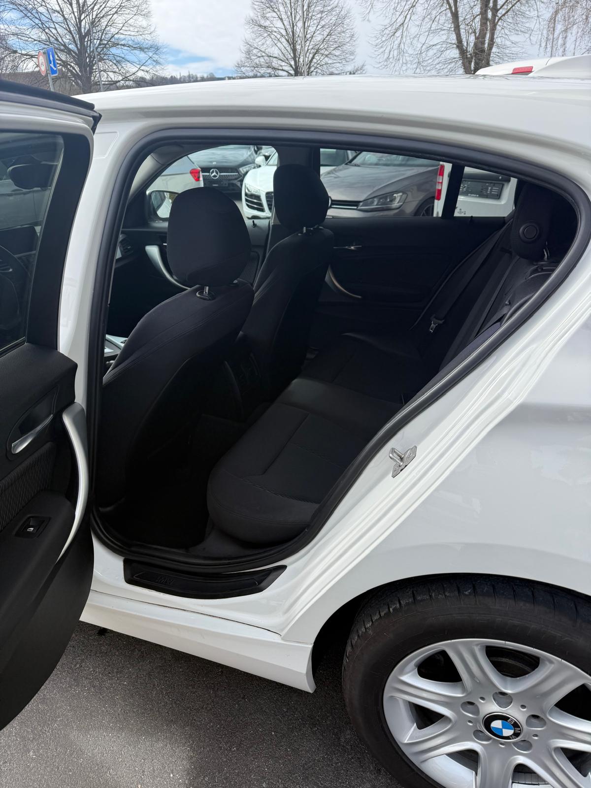 BMW 116i-image-9