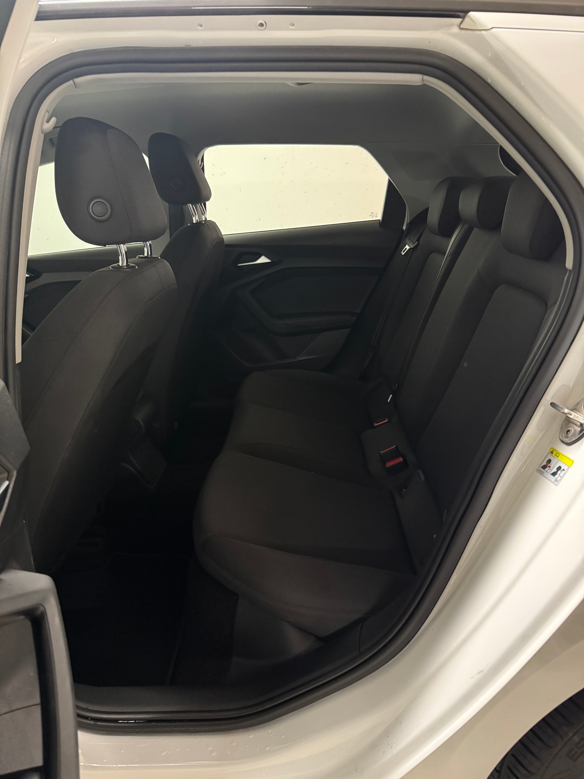 AUDI A1 Sportback 30 TFSI S Line-image-8