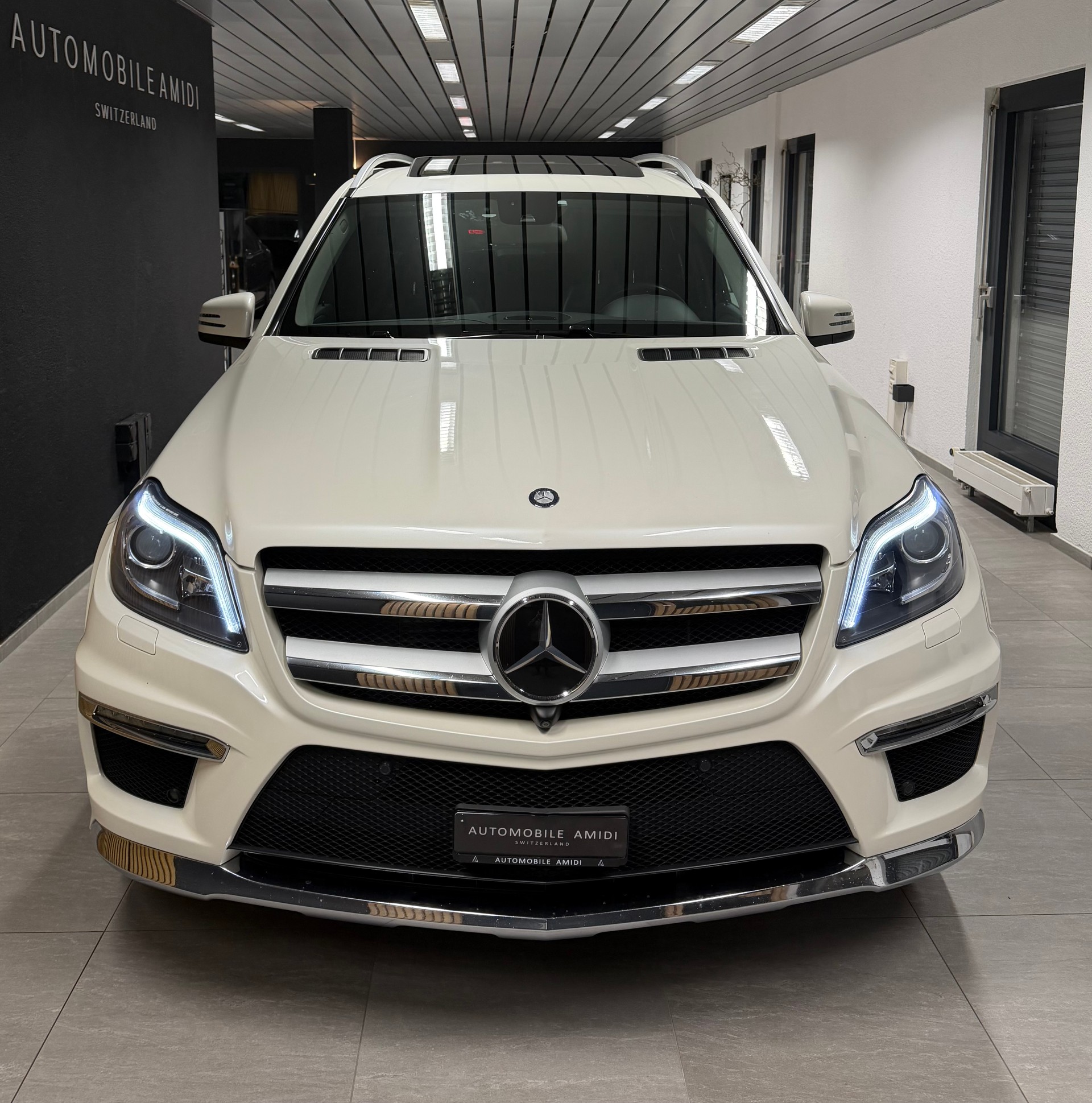 MERCEDES-BENZ GL 350 BlueTEC 4Matic 7G-TRONIC-showroom-element-1